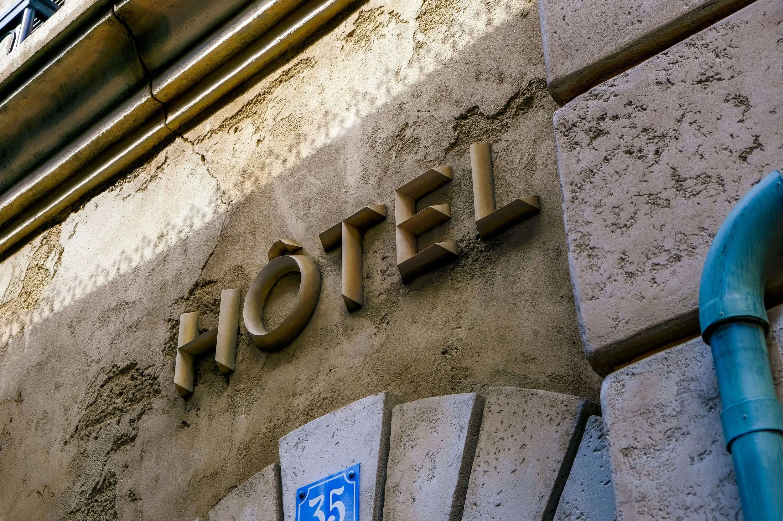 Nettoyage d'hôtel à Paris : ce qu'un directeur d'établissement doit exiger de son prestataire