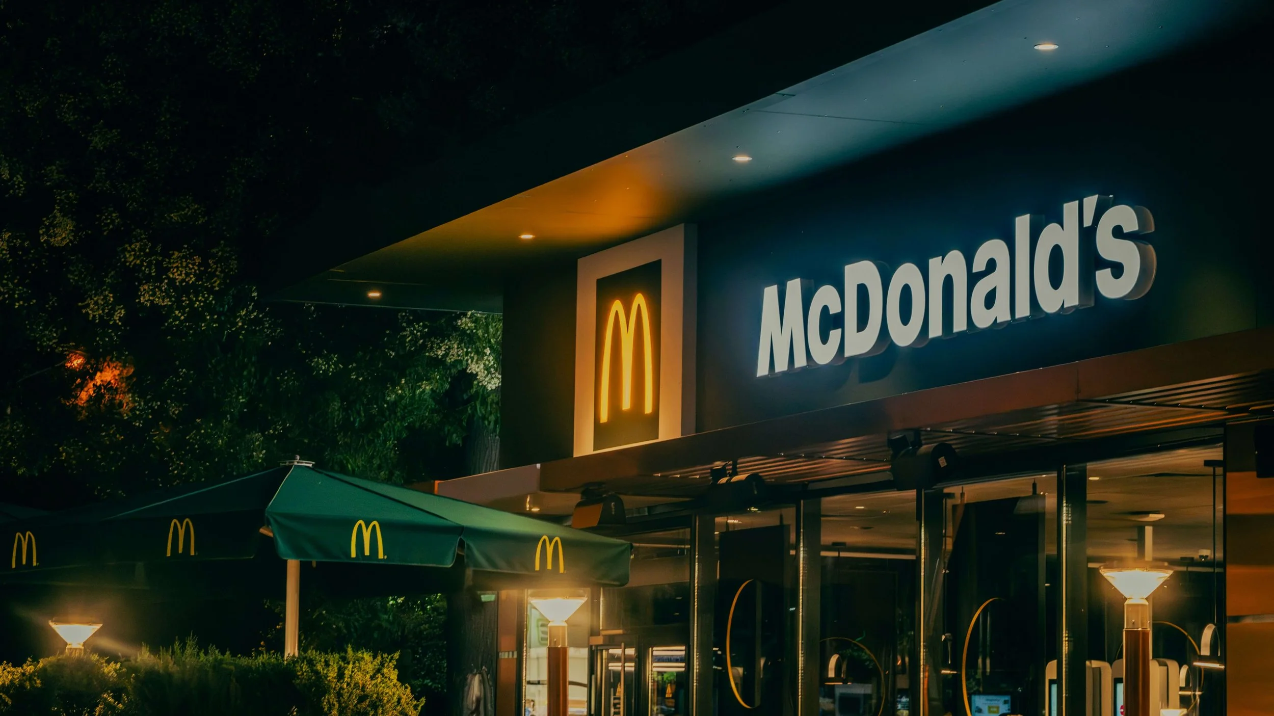 Nettoyage en franchise de restauration à Paris : ce que le franchisé doit exiger de son prestataire