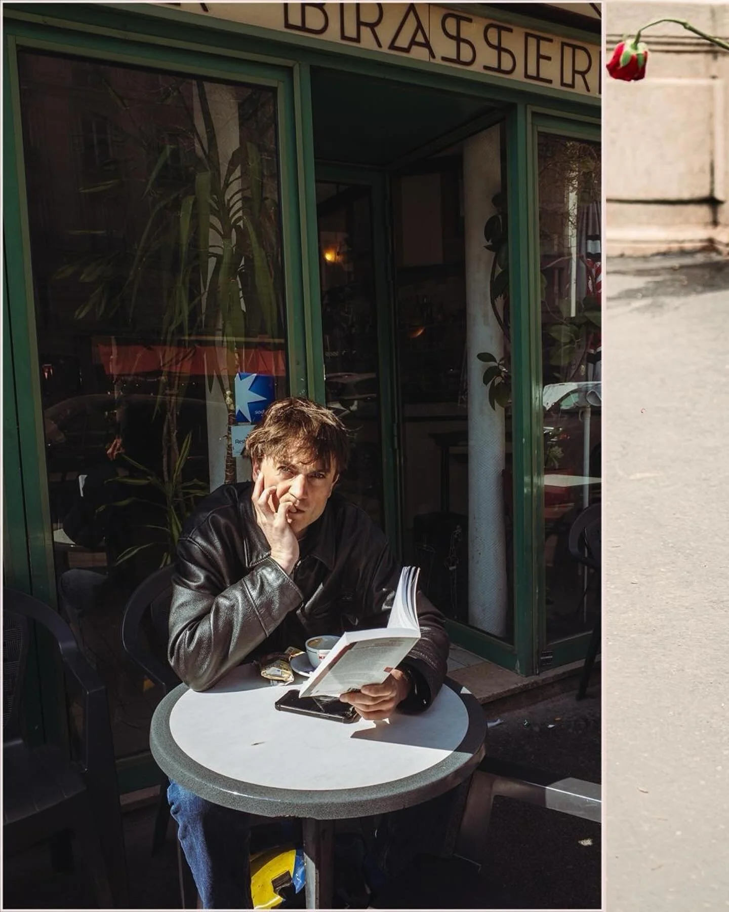 I get the feeling that people do not realize how perfectly they matched with the tones of daily life. It’s beautiful and you are !
#streetphotography #paris #ricohgr2 #fujifilm #cinematography