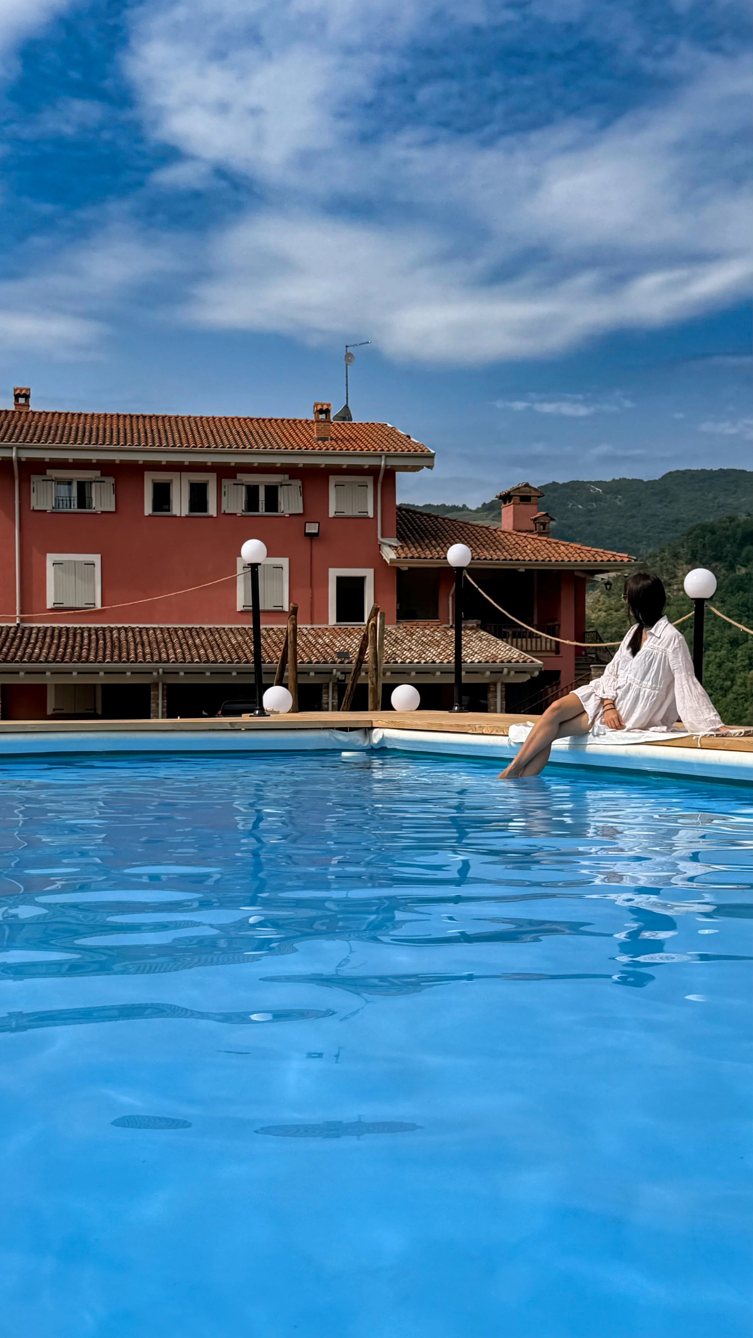 Piscina immersa nel verde della valle, tra pace e tranquillità