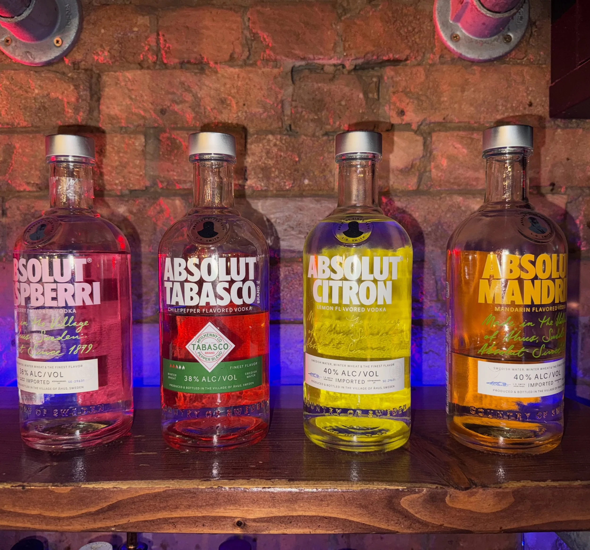 What a line up&hellip; 

Absolut Raspberri 
Absolut Tabasco 
Absolut Citron
Absolut Mandarin 

They of course taste great, but they look really pretty too 🥰🥰

#vodka #thewalrusbar #waterloo #londonbars #shots