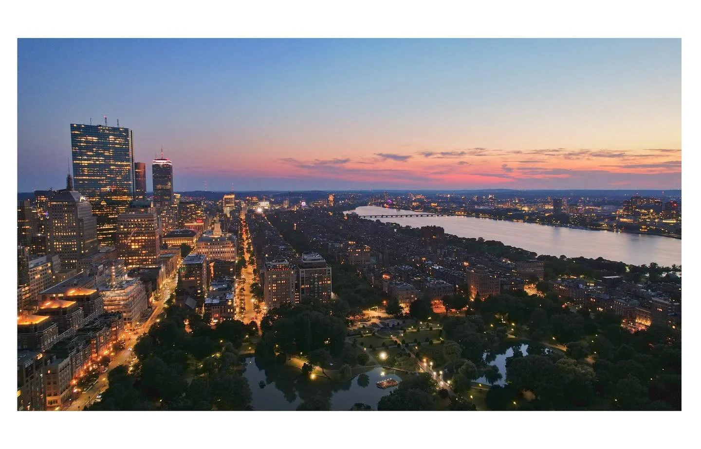 A summer night in the Greatest City #bossundayshoots  @boston_uncovered @cityofboston @artsinboston
