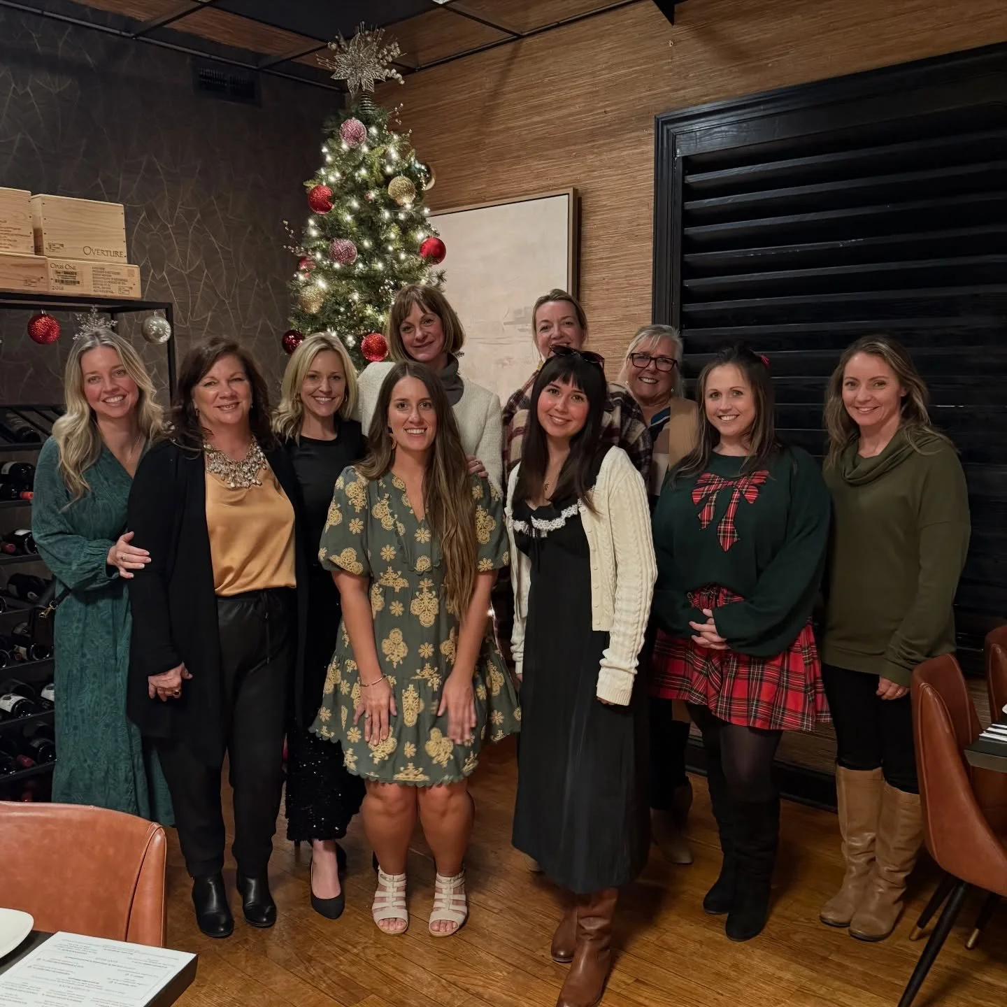 Bubbles, boutiques, and a delicious dinner with the best crew! We celebrated this Holiday season together with a private shopping event at The Posh Pelican, followed by dinner at Table 9. It&rsquo;s not often this many of us are together at the same 