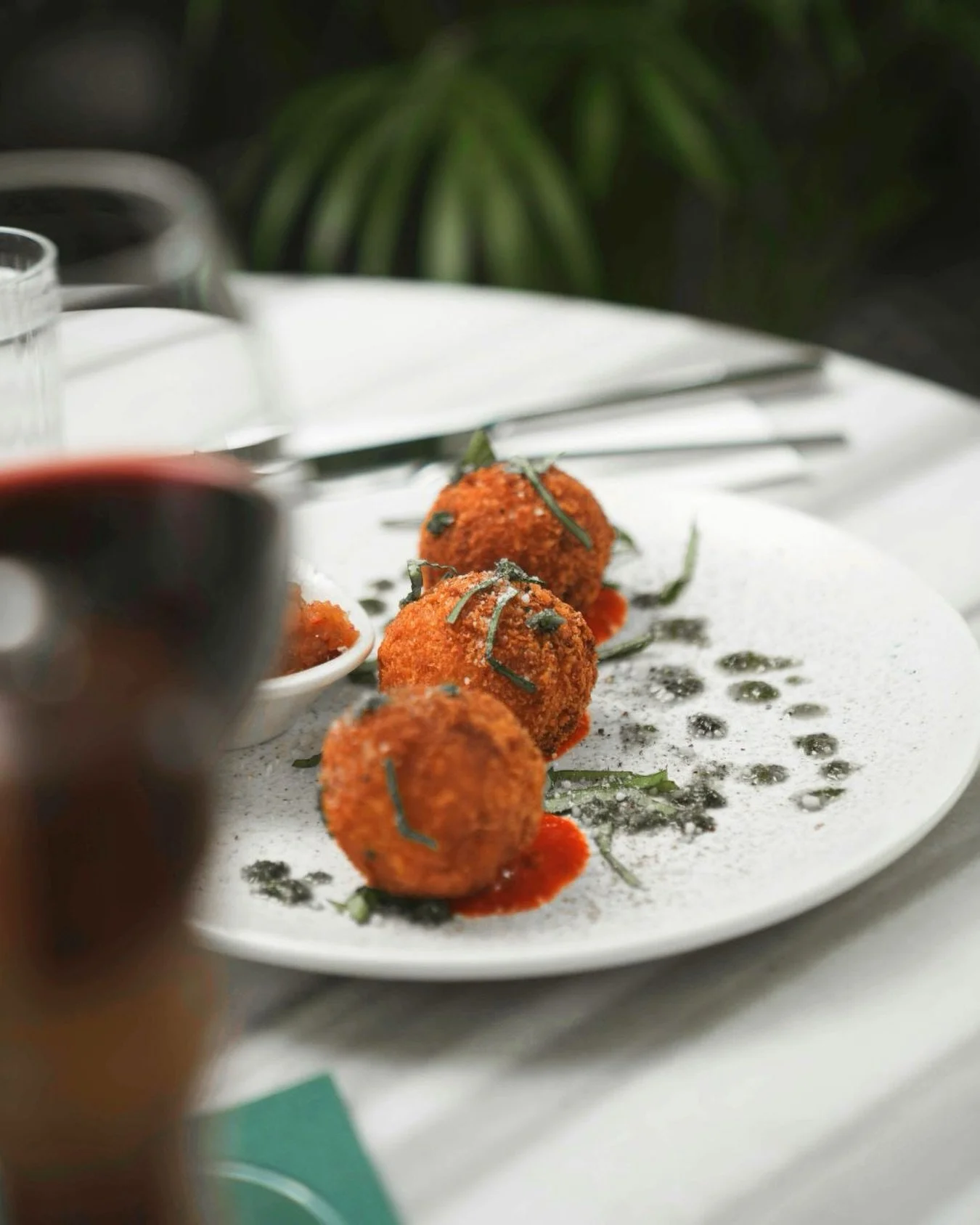 Votre adresse d&rsquo;arancinis pr&eacute;f&eacute;r&eacute;e &agrave; Lyon ? 😋

Pour moi, gros coup de c&oelig;ur pour ceux de @esperanto.lyon&hellip; mais je pense aussi aux d&eacute;licieux arancinis de @a_bianca_romana qui valent clairement le d