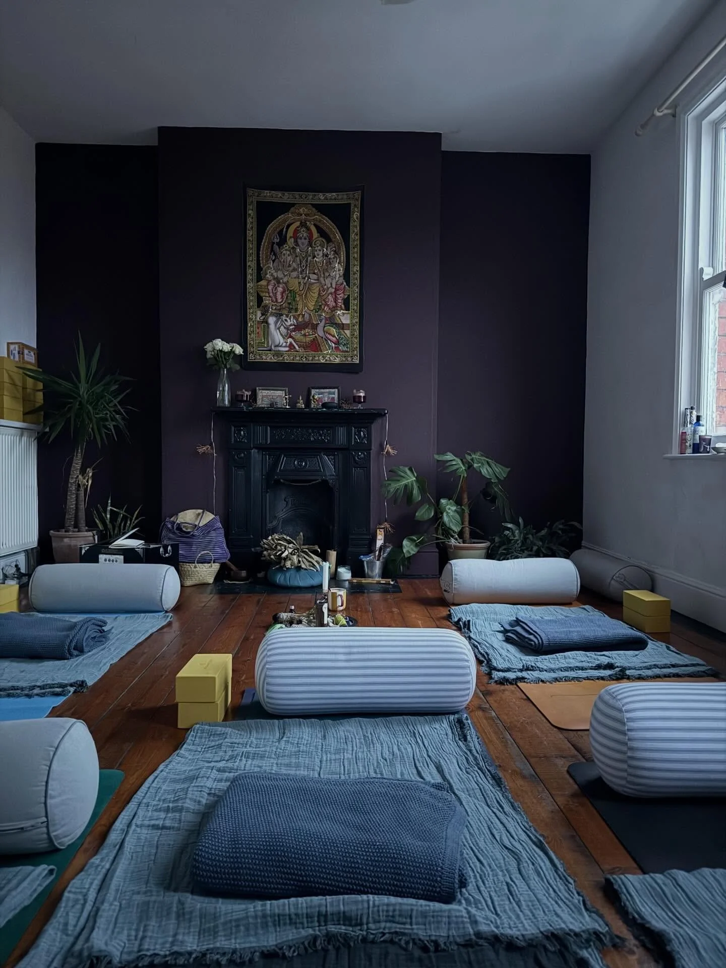 Goodbye January ⁣
⁣
Duality, polarities and paradoxes at their finest⁣
⁣
Mostly pics of the shala - magic within madness 🙏 ⁣
⁣
#yogashala #alchemyyoga #yogaeverydamnday #shamanicmagic #yogaalchemy