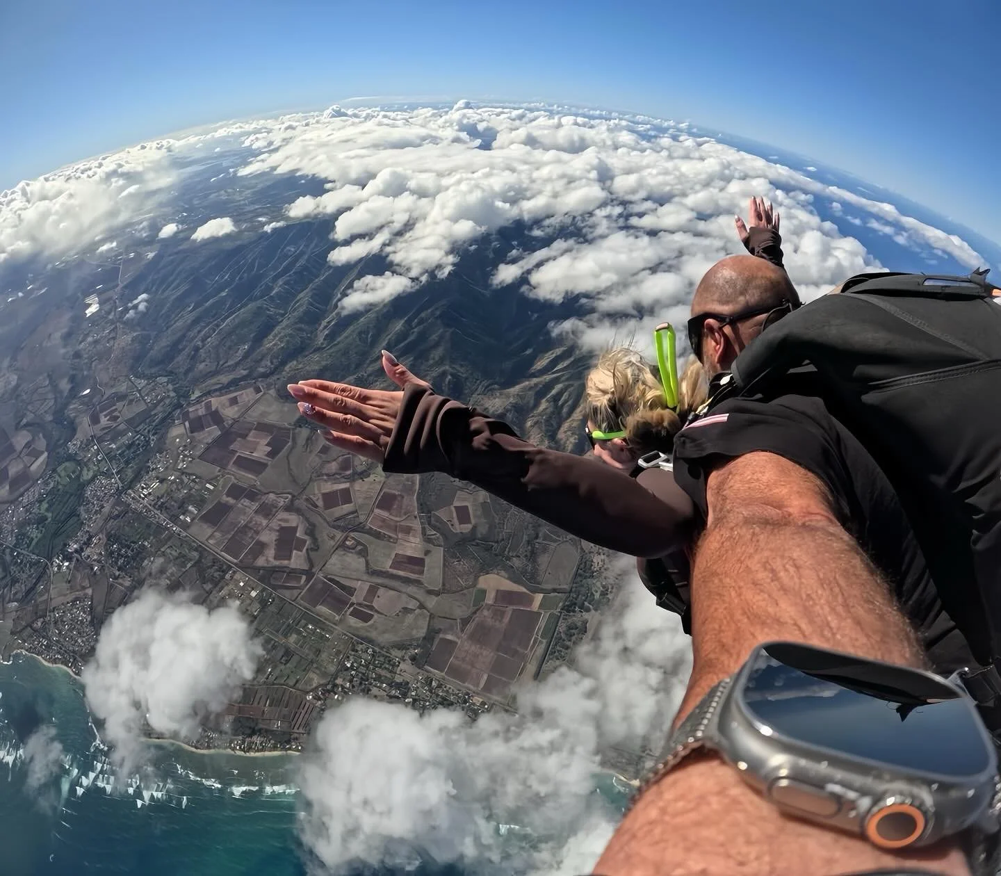 Caught a rainbow at 18,000ft 🌈
Not bad for a first jump. 😉
#gojump #skydiver#hawaii #honolulu