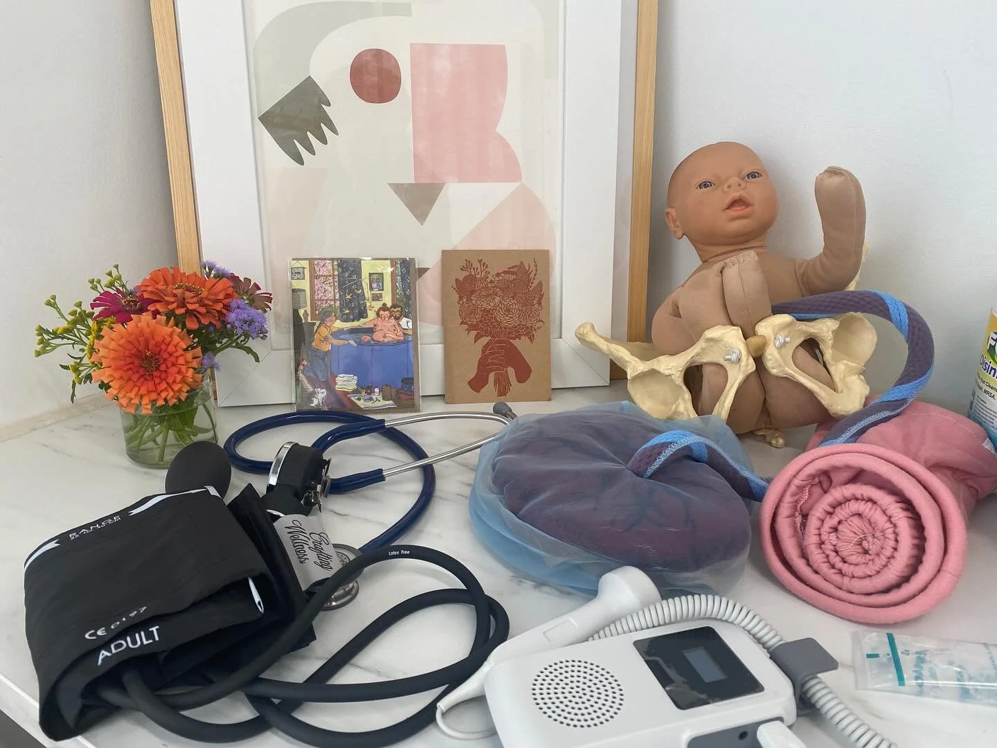 It&rsquo;s been a great start to November in our clinic spaces at @tennesseeihc and @thehealingsociety__ . Arielle started our first 6 week cohort of @ebbirth childbirth education as a practice last week, and our midwifery families filled the class! 