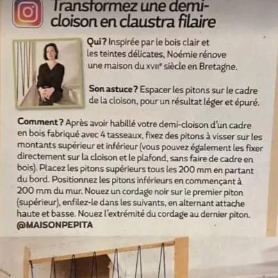 Instructions et photo d'une femme dans une pièce, avec un panneau d'explication sur la transformation d'une demi-cloison en cloison filaire.