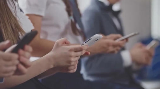 Phone-Free Schools: Why Locking Away Phones is the Best Choice