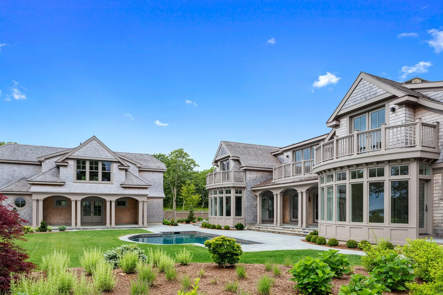 Briggs-110-pool with garage.jpg