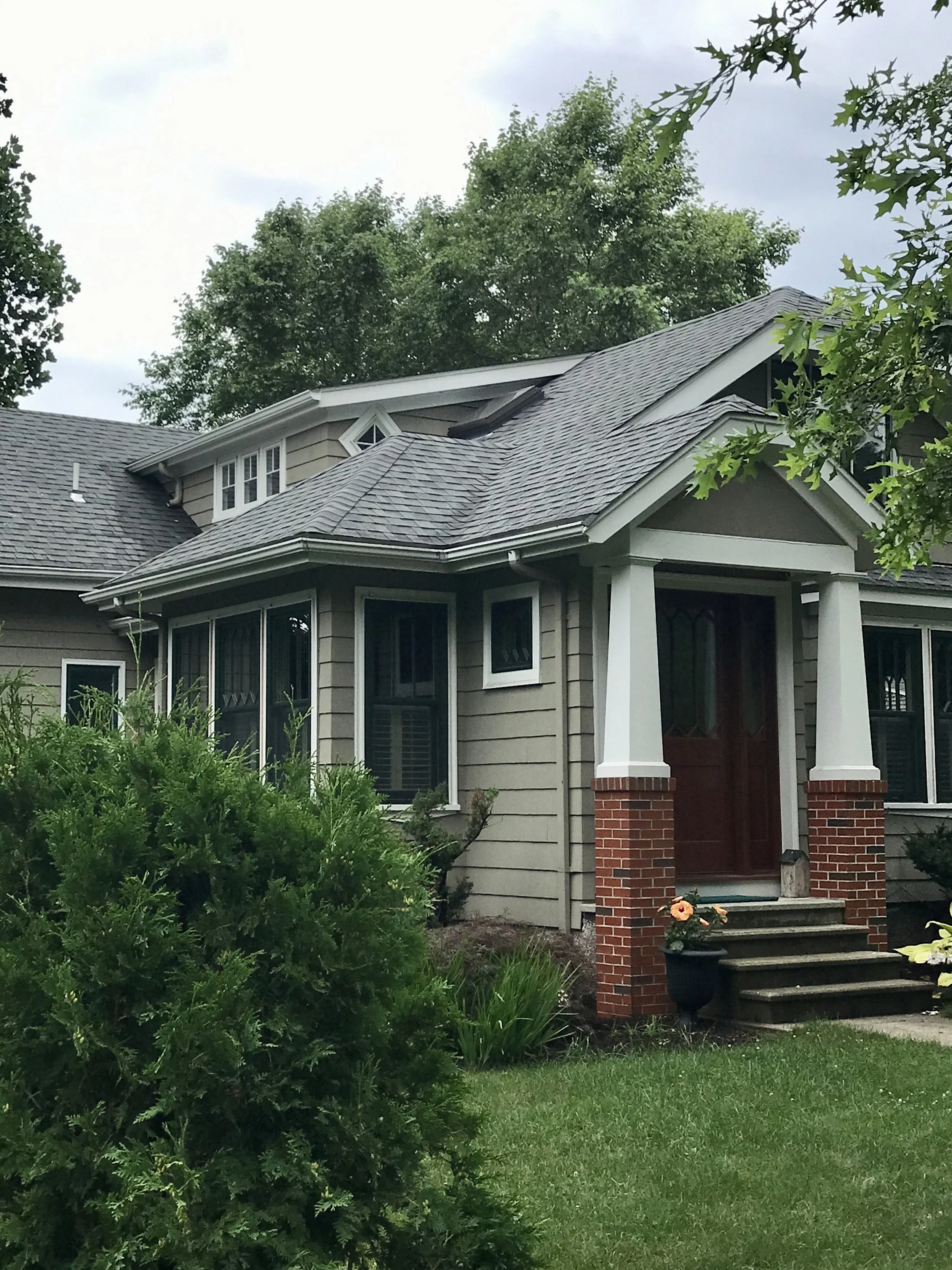 bungalow front columns.jpg