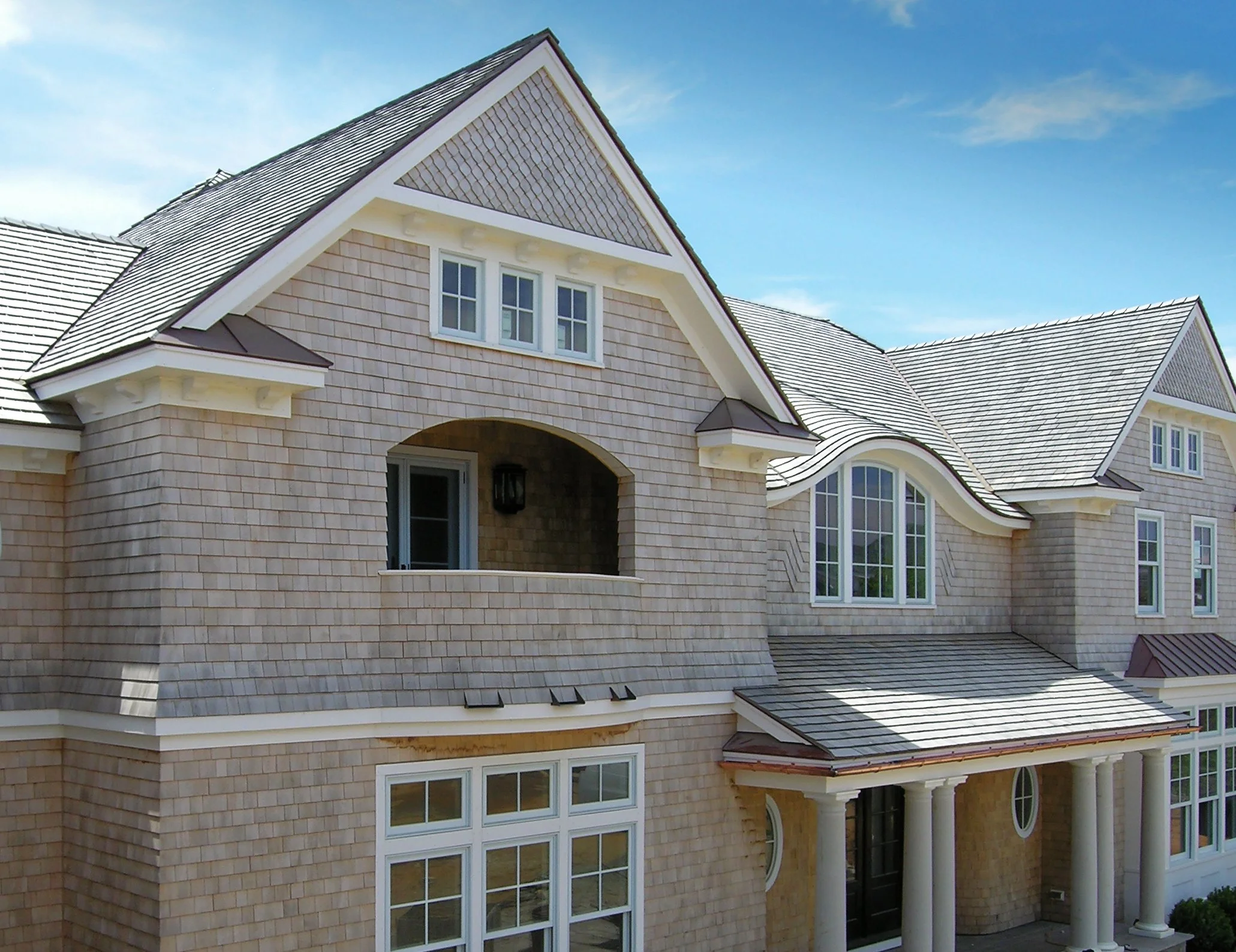 covered second floor balcony.jpg
