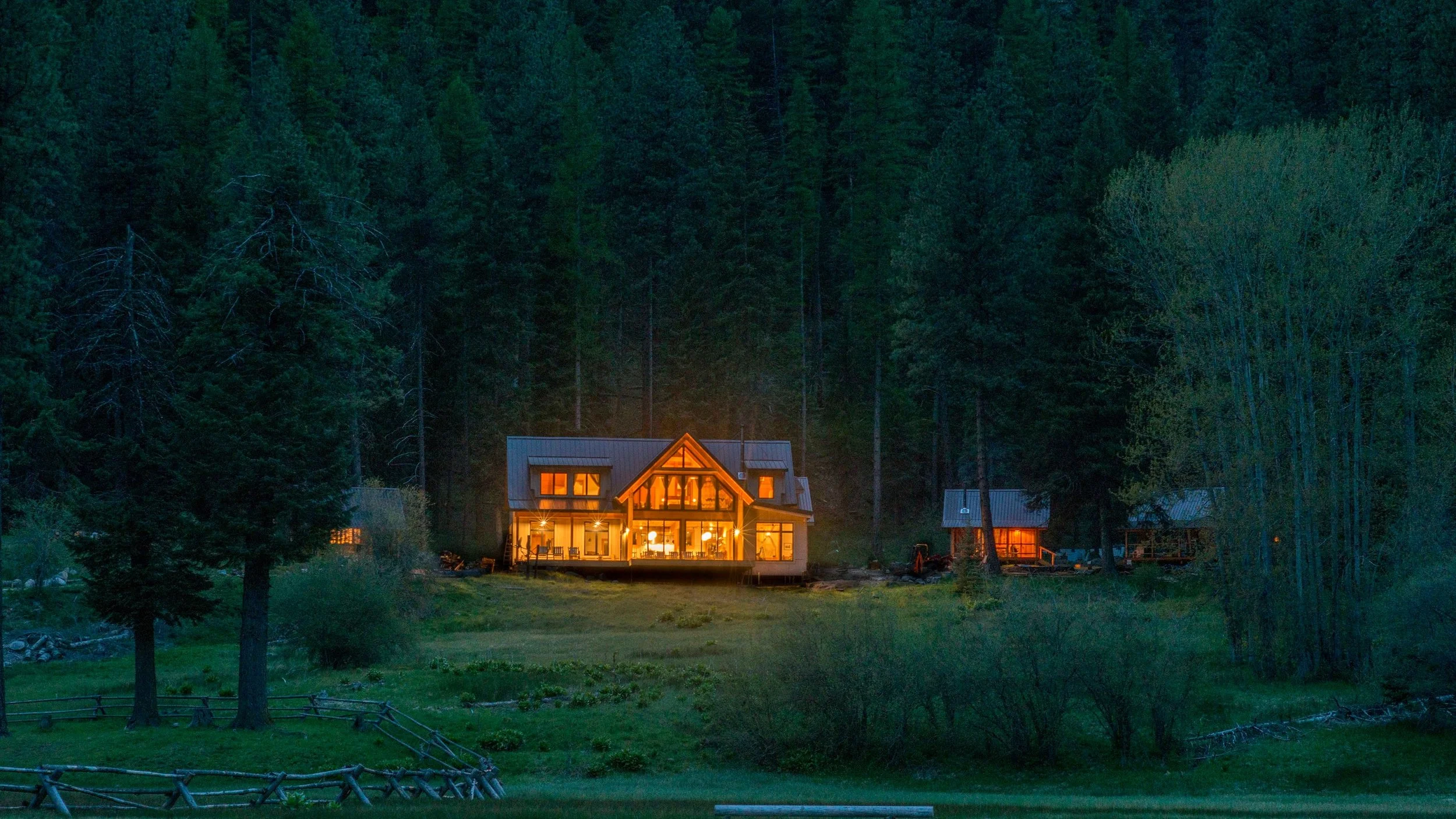 Minam River Lodge [hospitality][commercial]
