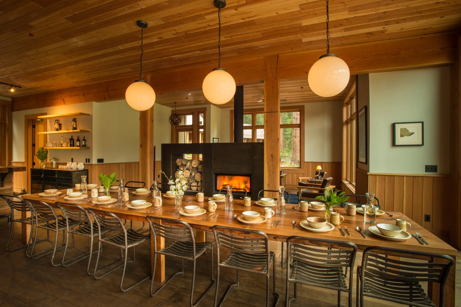 Minam_Lodge_Dining_Dining_Evan_Schneider.jpg