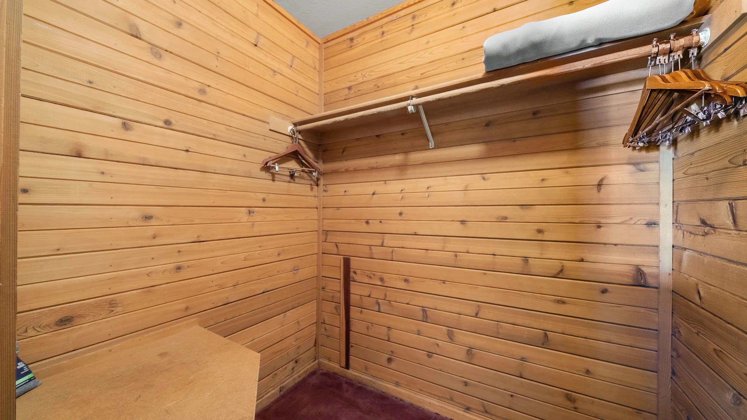 DK CLOSET.jpg