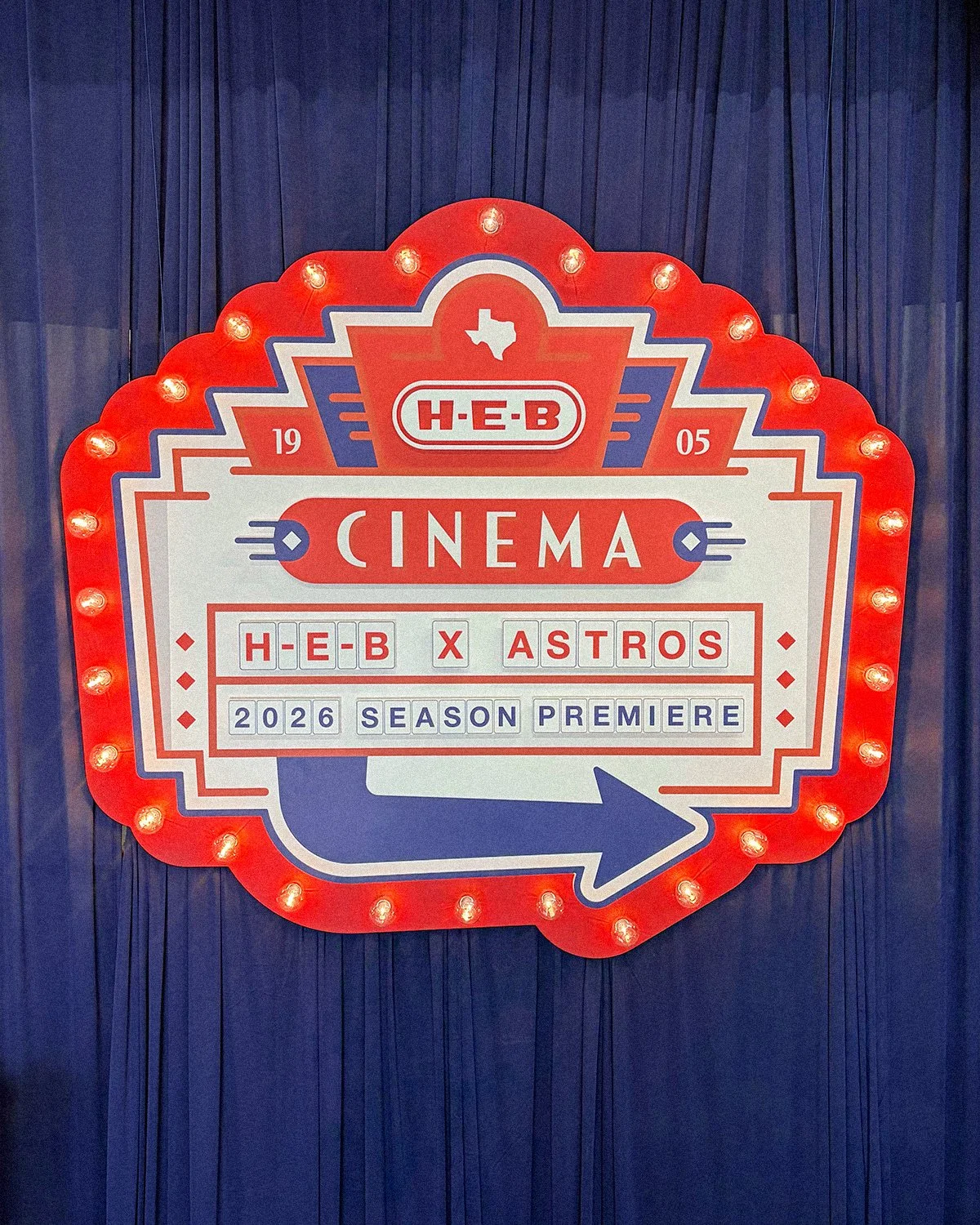 H-E-B: ASTROS CINEMA