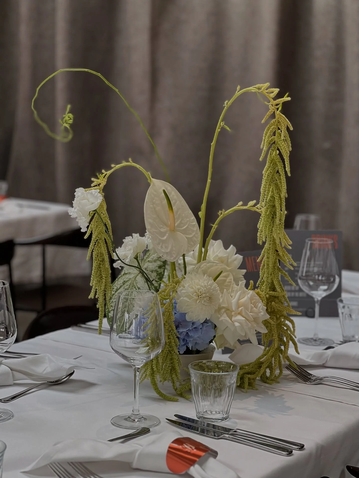 Playing with heights and shapes using kenzan 🌀 
White, green and powder blue ikebana arrangements for Molly and James @up_brixton

Team of florists: @meesh.nah @poco.santo