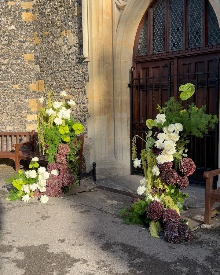 Mock up (second slide) vs final project ✨ 

for our wonderfully creative bride Francesca @monkeyislandestate 🐒