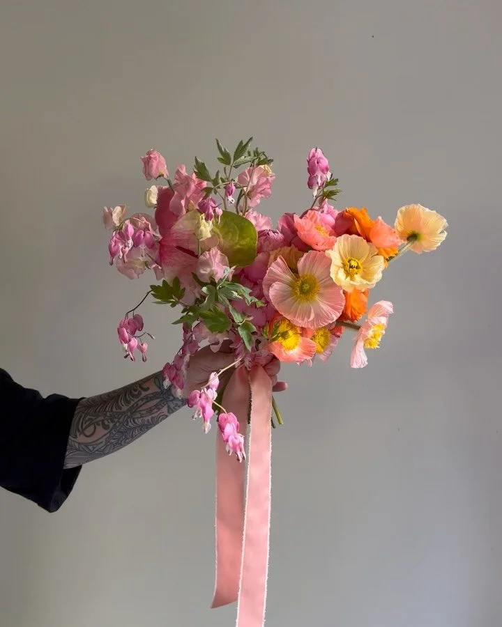 Bridal for Jess✨ with the last of icelandic poppies, first of peonies, sweet peas and bleeding hearts❣️