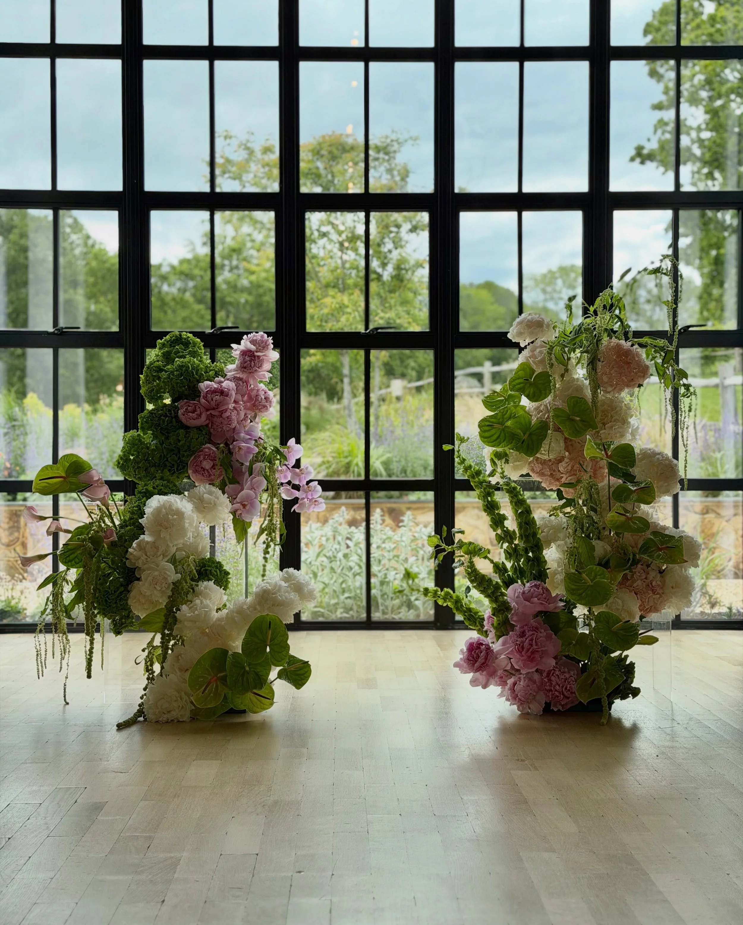 🐉🤍🌸 for Cheryl and Tim x

Venue: @limekilnsussex 
Team: @freckledpetalflowers