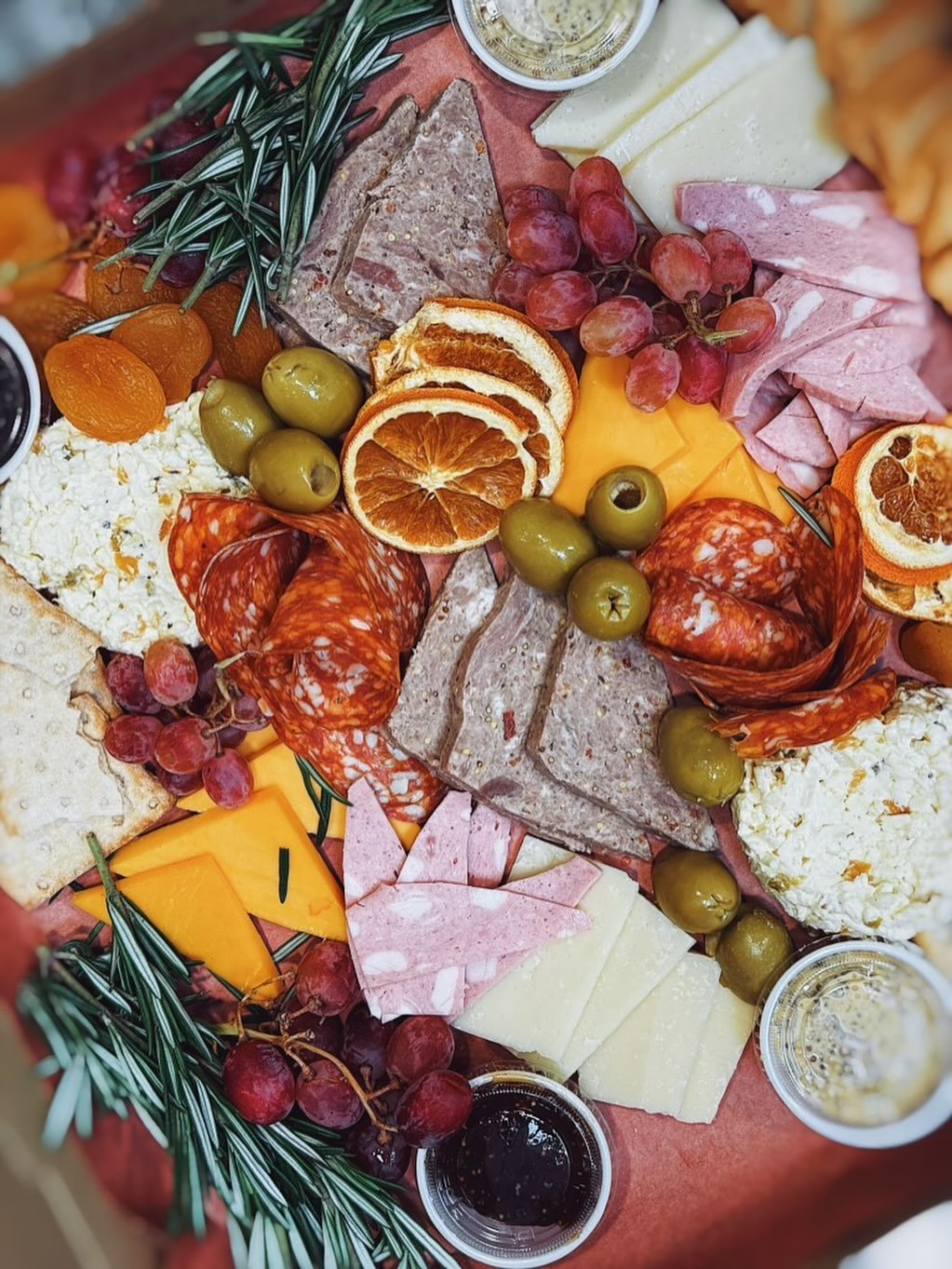 Hosting just got an upgrade.
Our Bellow Boxes deliver a premium, chef-crafted charcuterie board that goes from box to tablescape in seconds. Lift, slide, and let the grazing begin&mdash;holiday magic activated. ✨