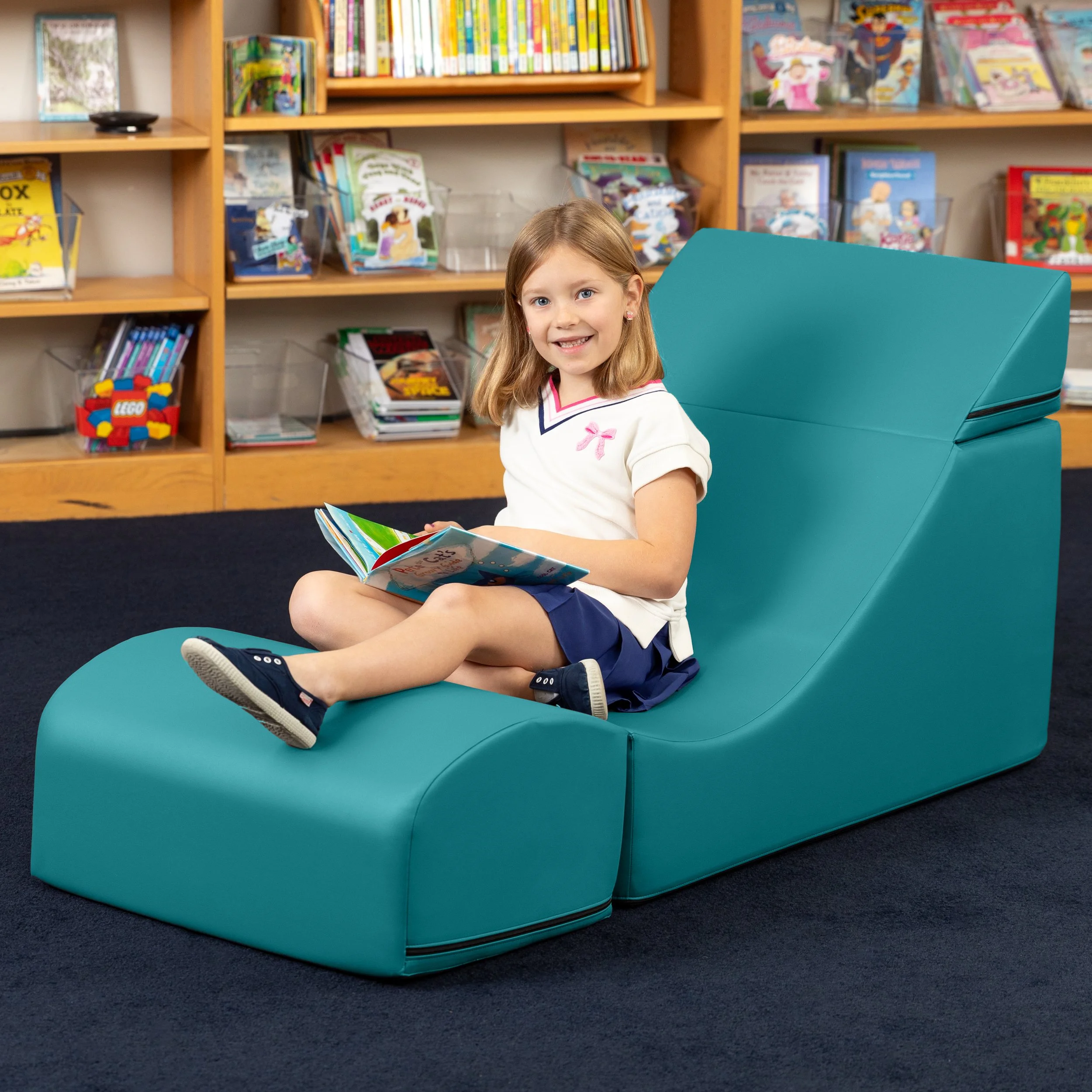 flexx-gamer-chair-schoolvinyl-teal-lifestyle-02-fullres.jpg