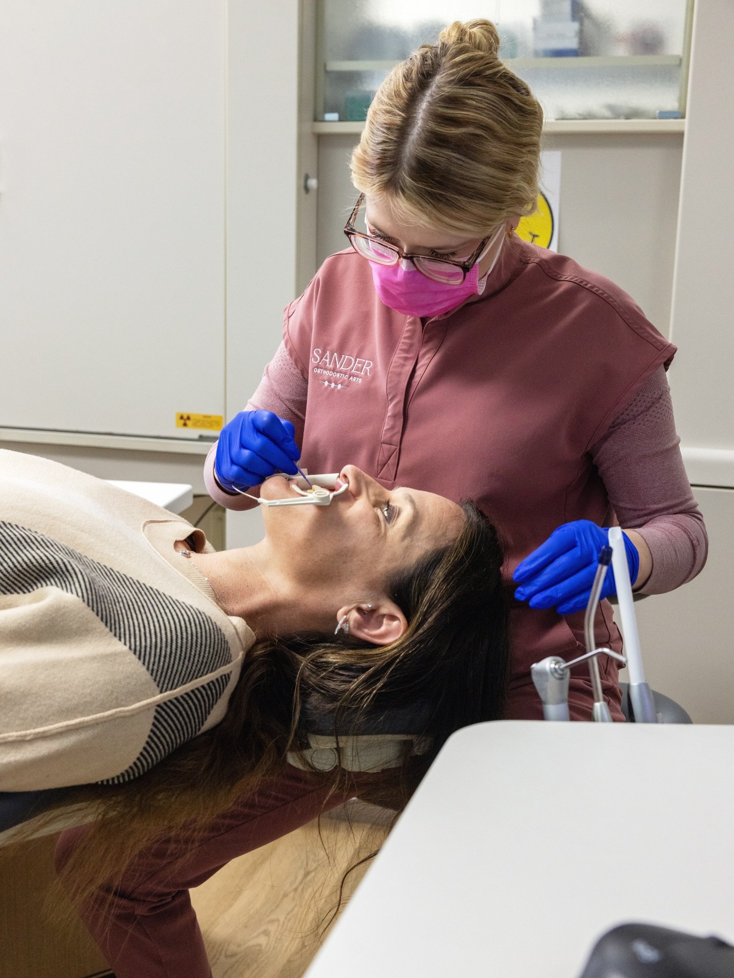Ever had braces&hellip; and now your teeth look a little different again? 😬
You&rsquo;re not imagining it, and you&rsquo;re definitely not alone.

Teeth shift over time.
Even after braces.
Even years later.

Life happens: stress, grinding, aging, pr