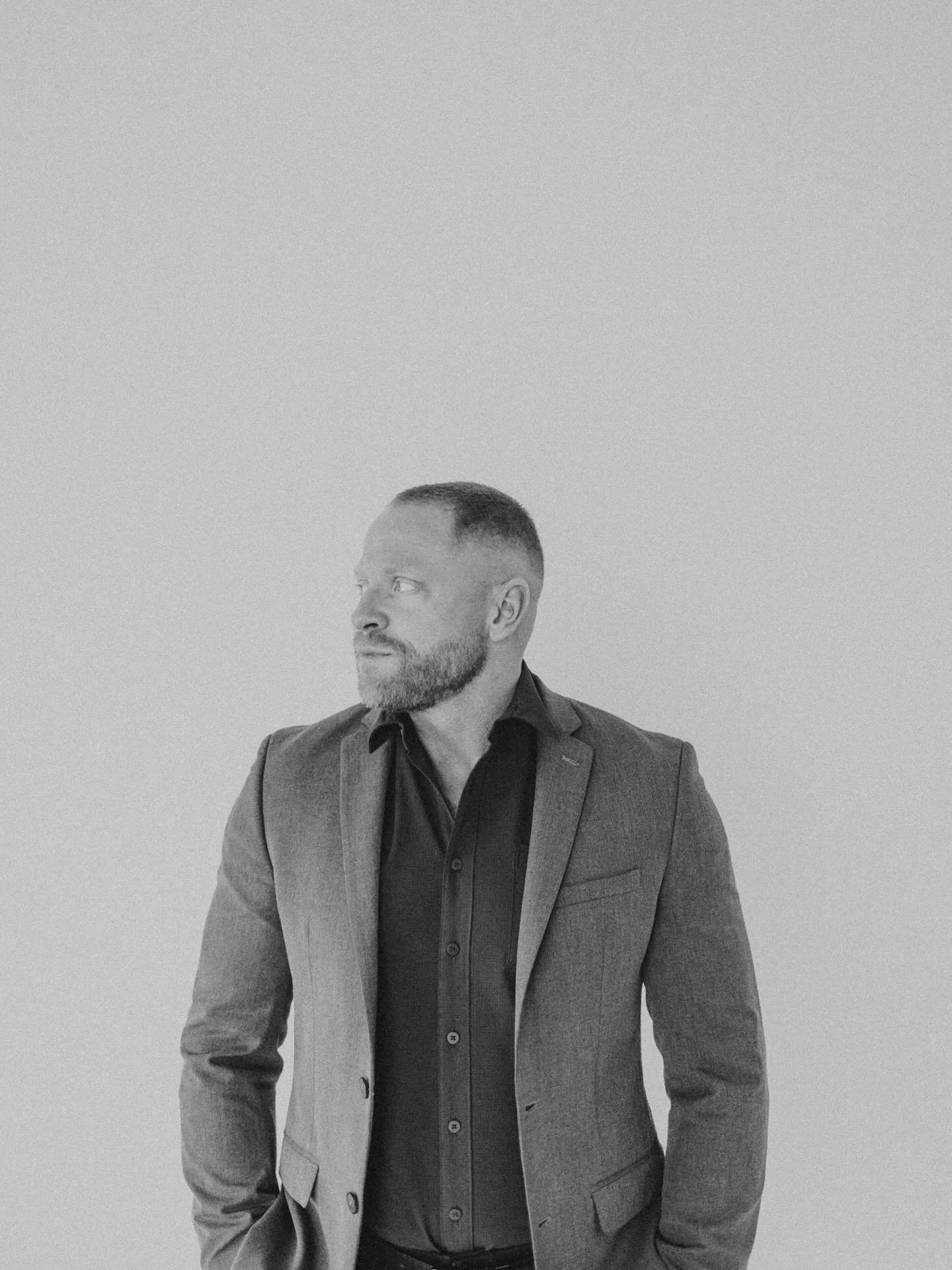 “When the road gets bumpy, you don’t leave the car, you put your seat belt on.”
Life throws curveballs. A sudden divorce. A loved one’s death. An unexpected move.
When the road gets rough, it’s tempting to panic &mdash