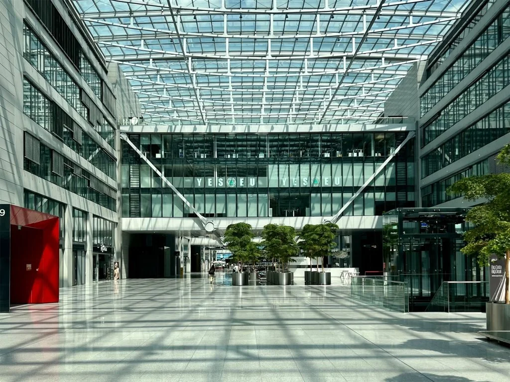 SQUAIRE-Atrium-Flughafen-Frankfurt-1024x768.jpg