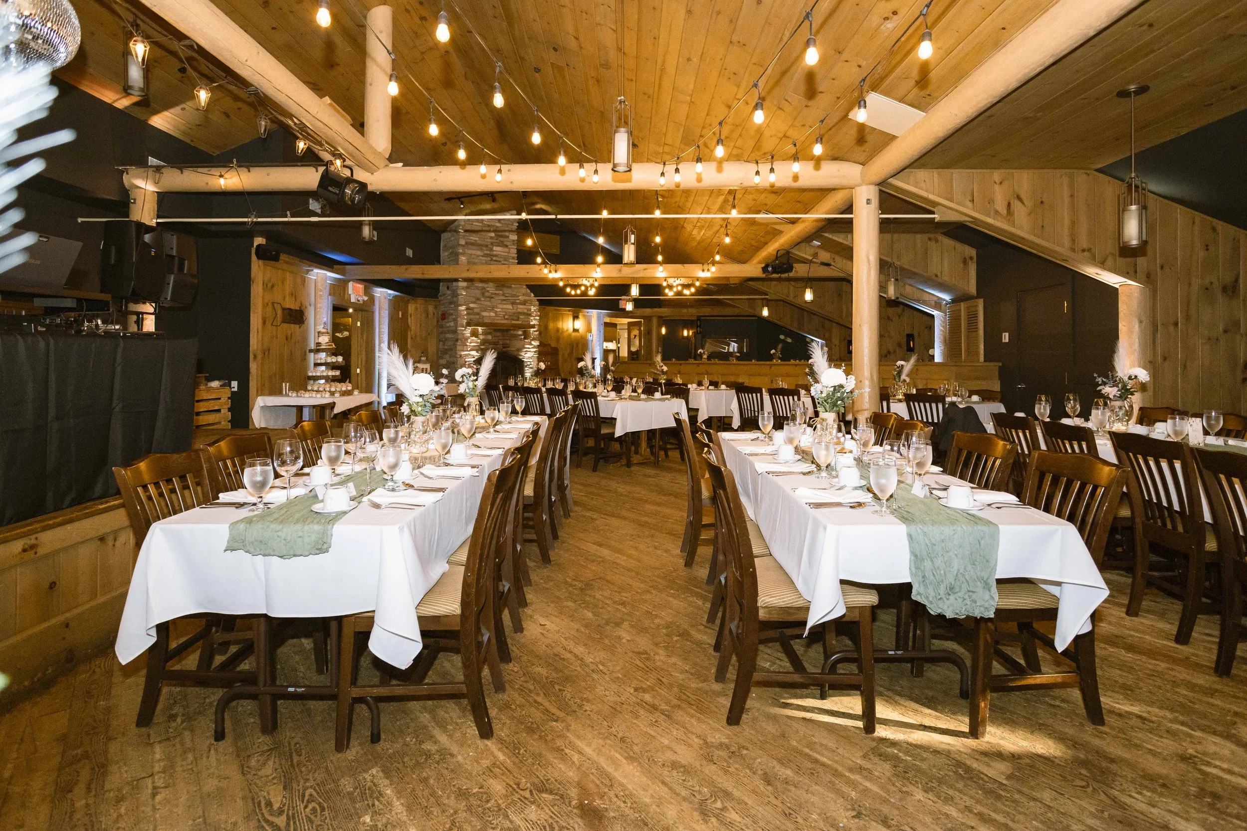 Photo immobilière; intérieur d'une salle pour événement à Ste-Christine-d'Auvergne