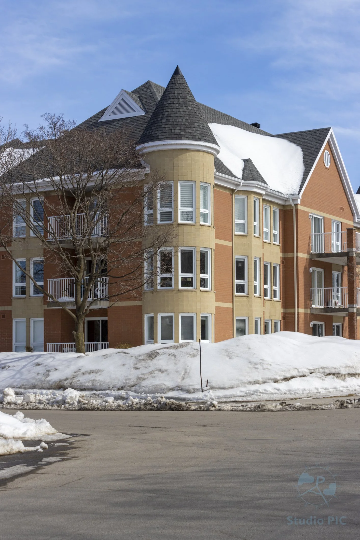 Photo immobilière; extérieur d'un immeuble de 3 étages à Québec