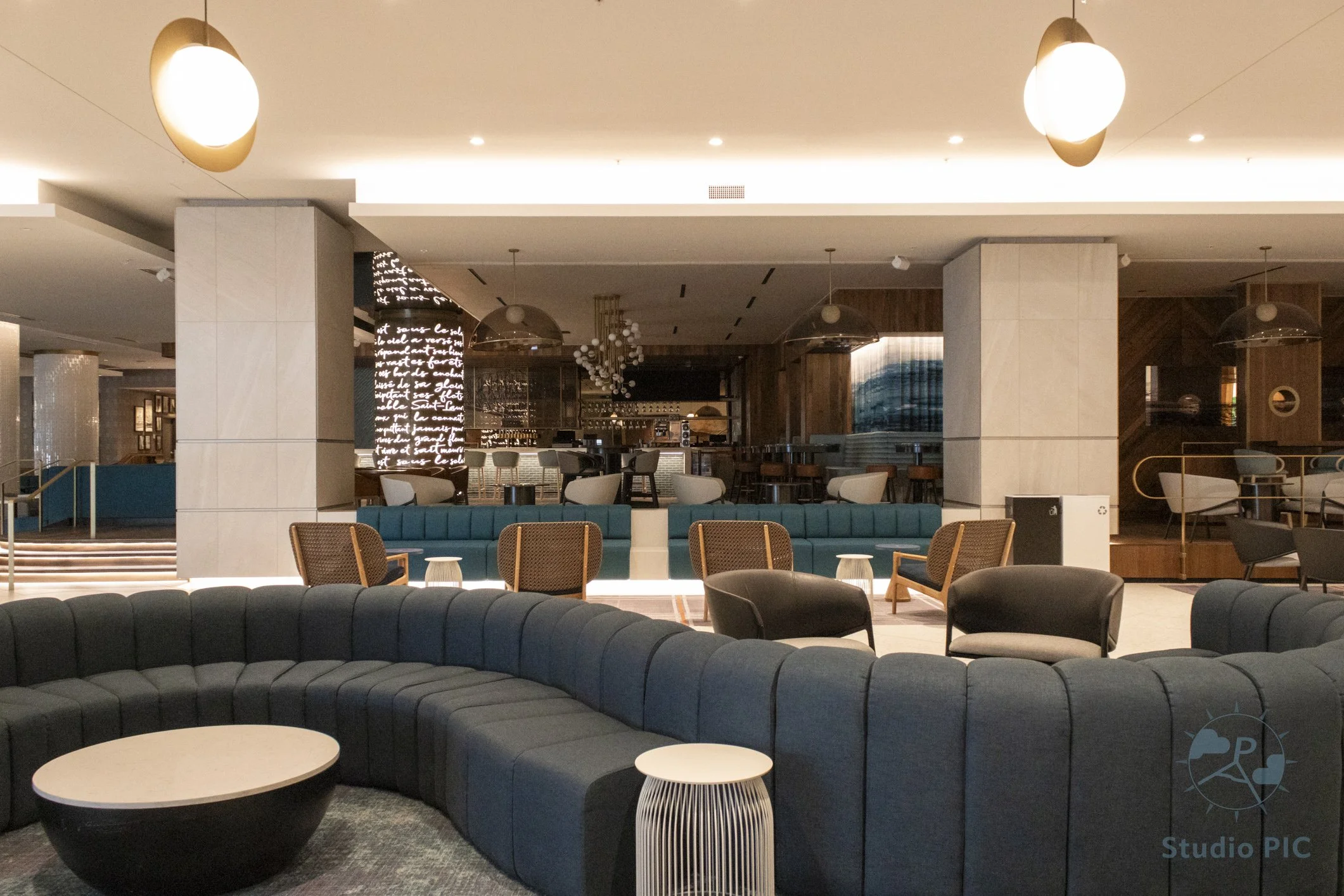 Photo immobilière; espace public de la réception d'un hôtel à Québec