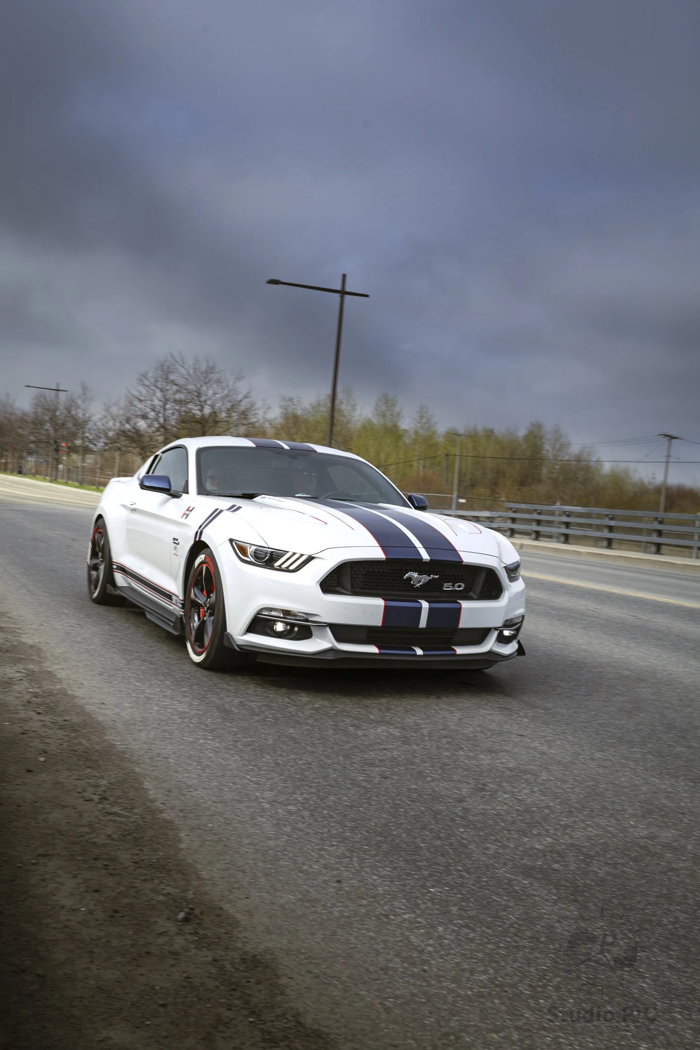Photo automobile; Ford Mustang blanche à Québec