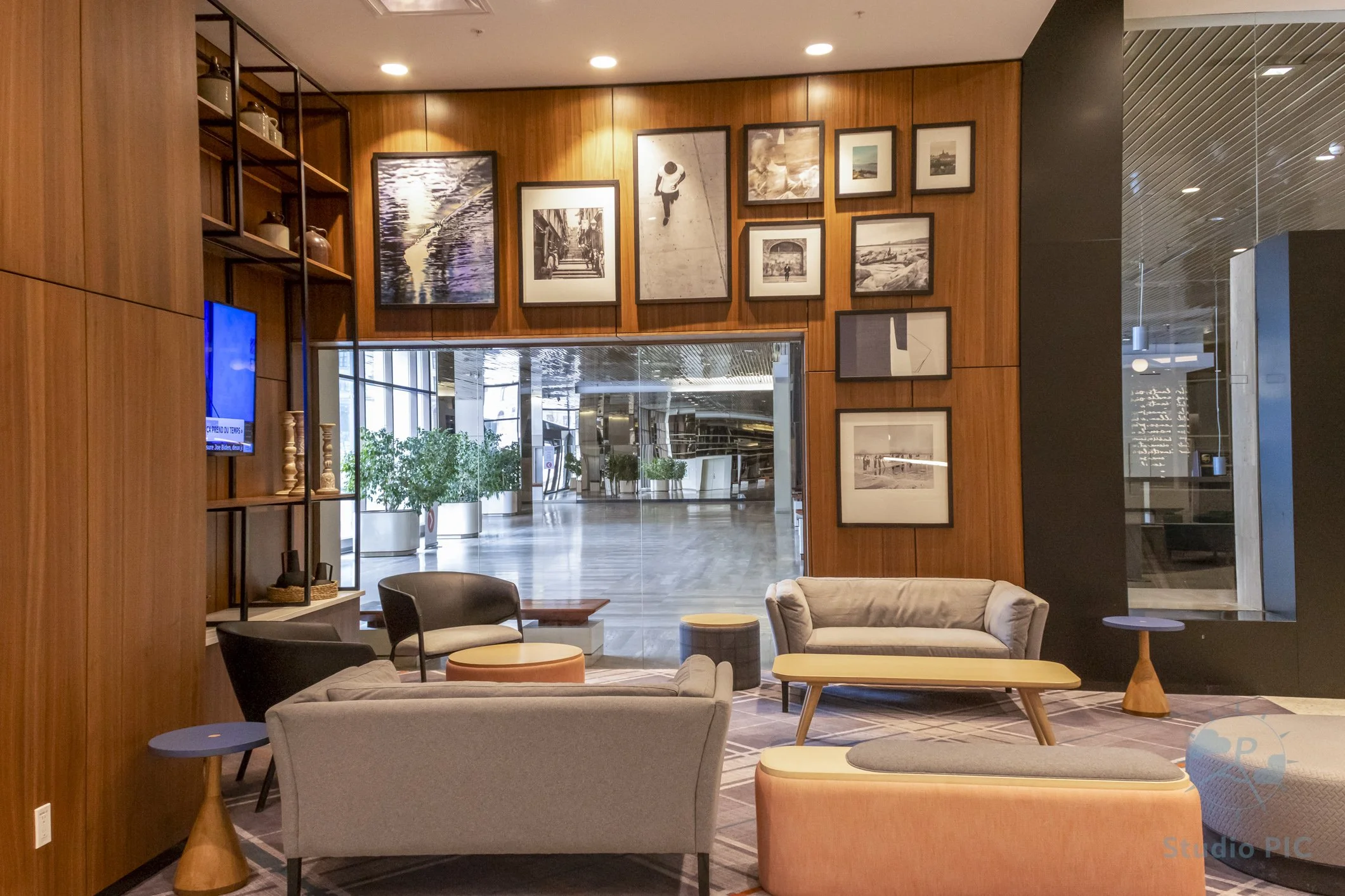 Photo immobilière; espace intérieur de relaxation dans un hôtel de Québec