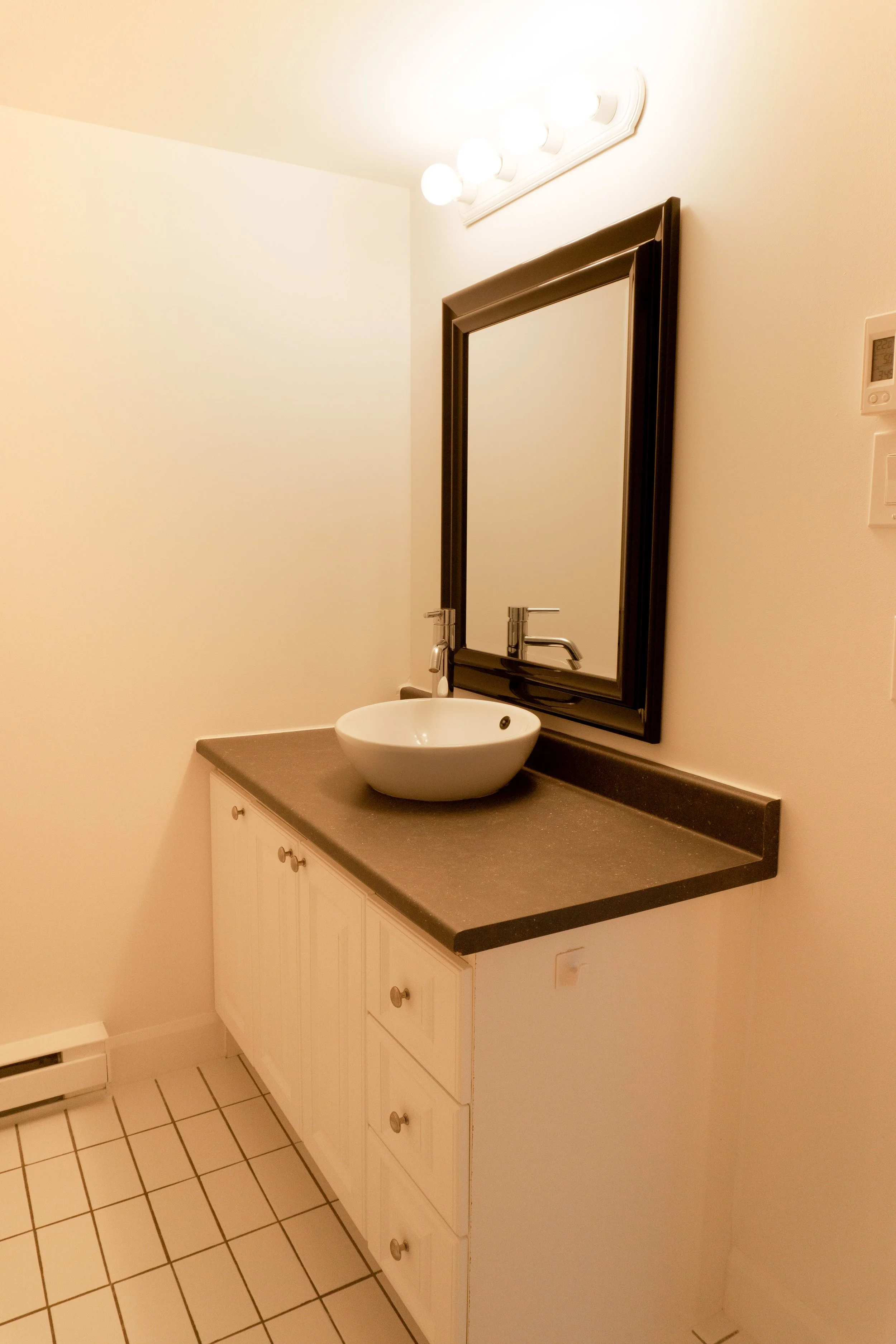 Photo immobilière; salle de bain dans un appartement à Québec