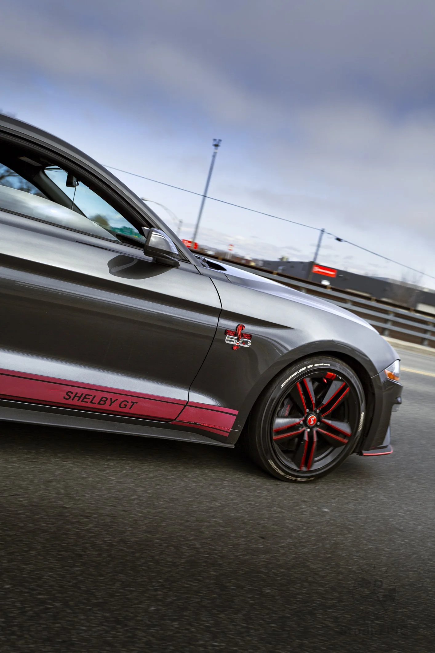 Photo automobile; aile avant droite d'une Ford Mustang à Québec