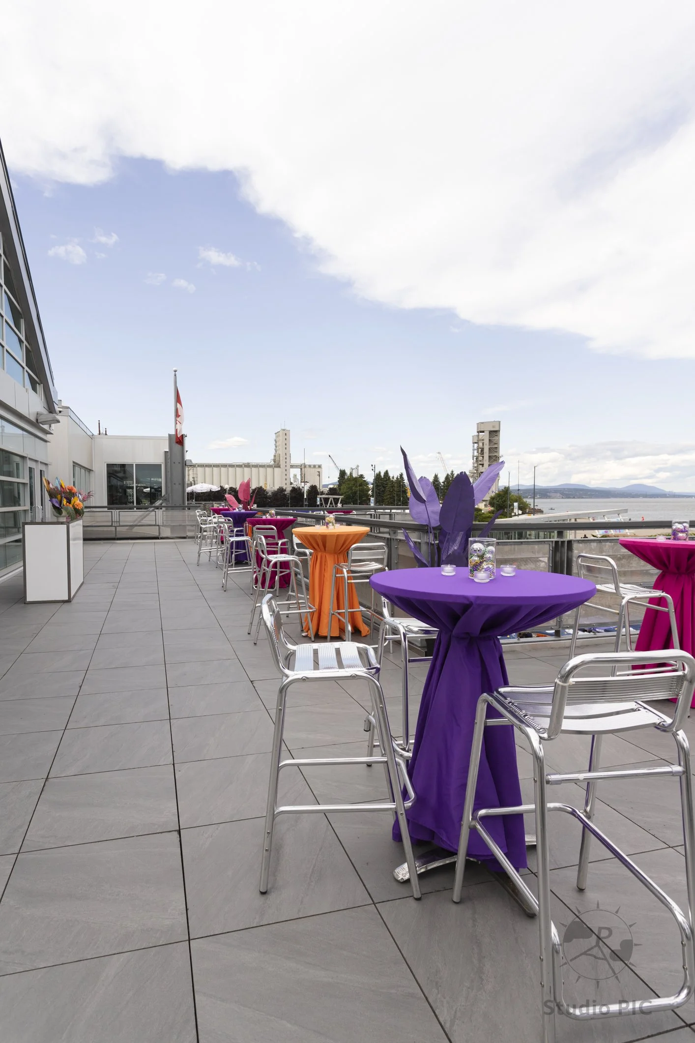 Photo immobilière; terrasse au port de Québec pour des événements