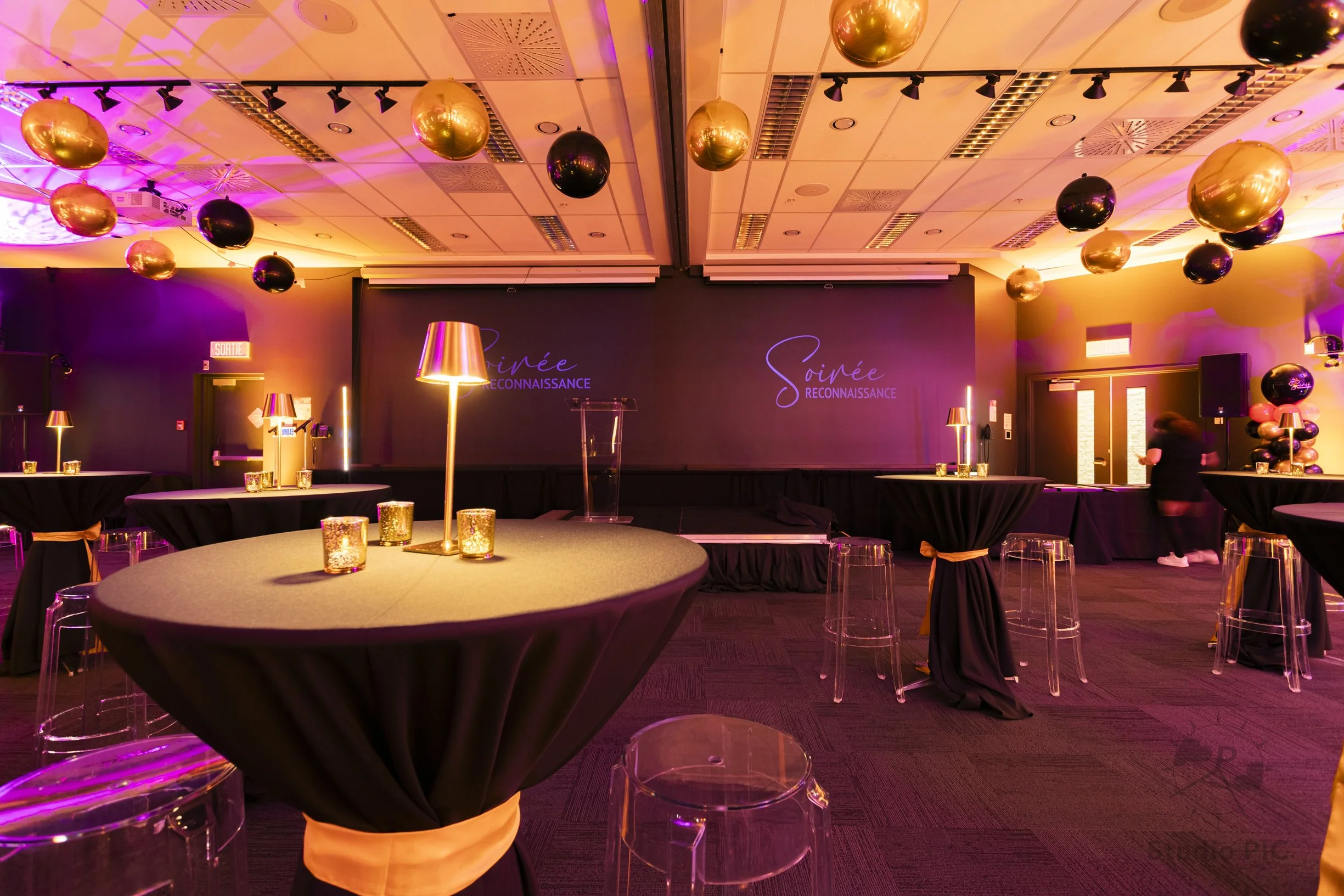 Photo immobilière; salle corporative à Québec