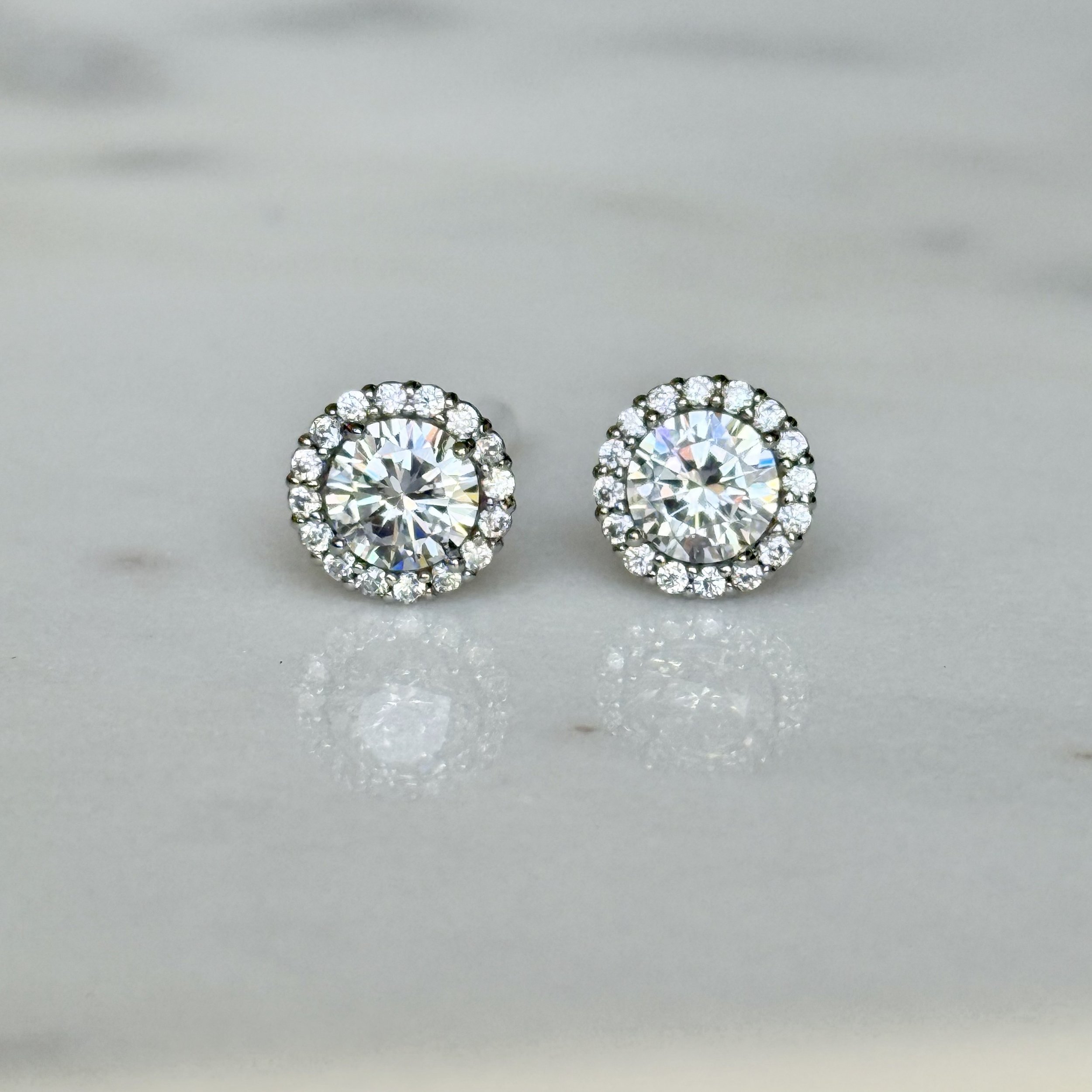 Crown Diamond Earring 6mm White