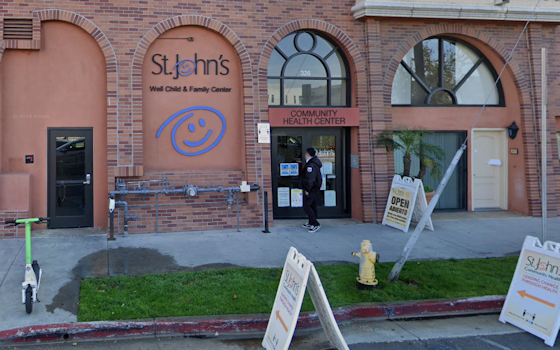 Warner Traynham Clinic in Los Angeles outside entrance
