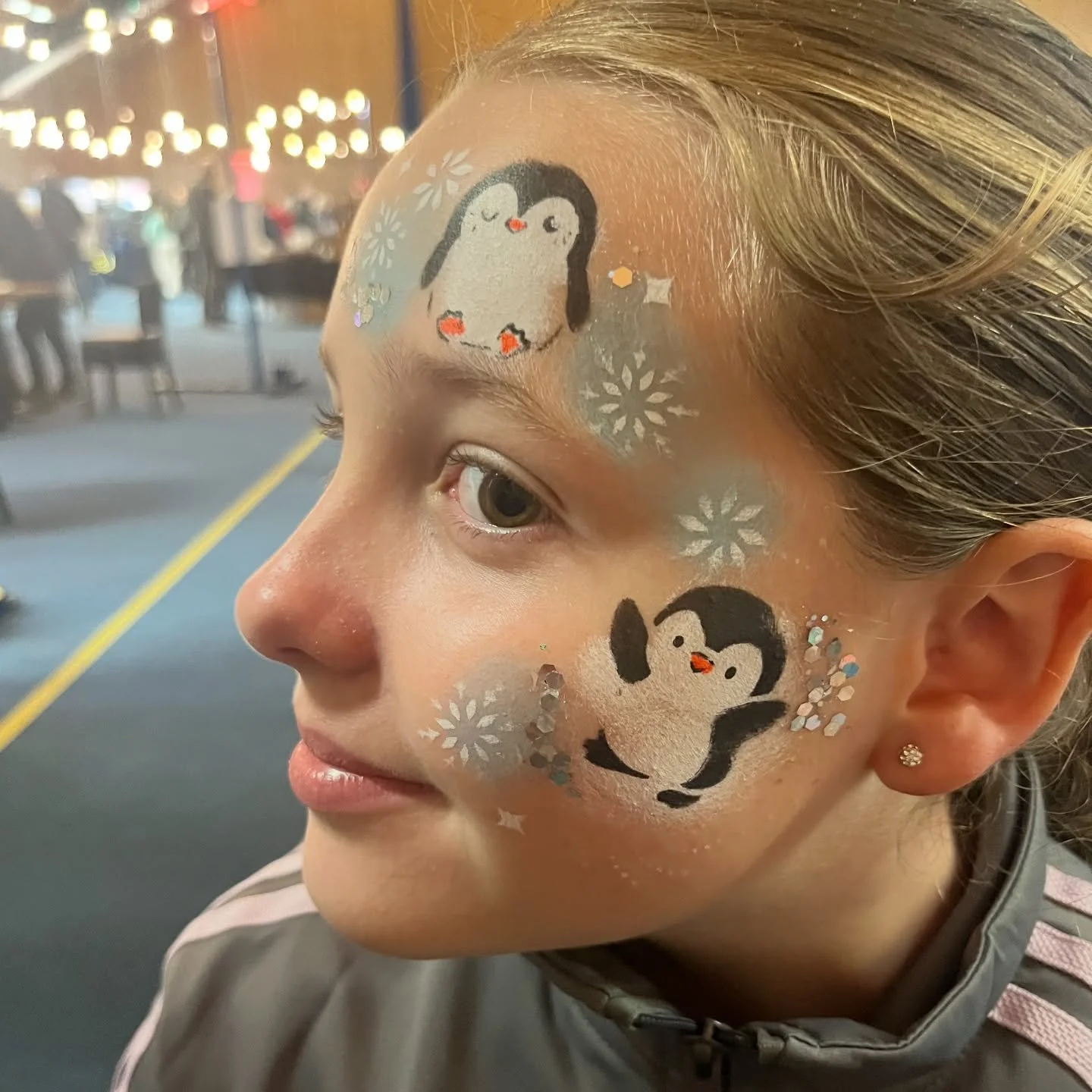 &ldquo;How cute is this little penguin? ❄️🖤 Simple but super effective! After a packed week of face-painting, this quieter one has me itching to pick up the brush again. 🖌️🐧
#FacePainterLondon&rdquo;