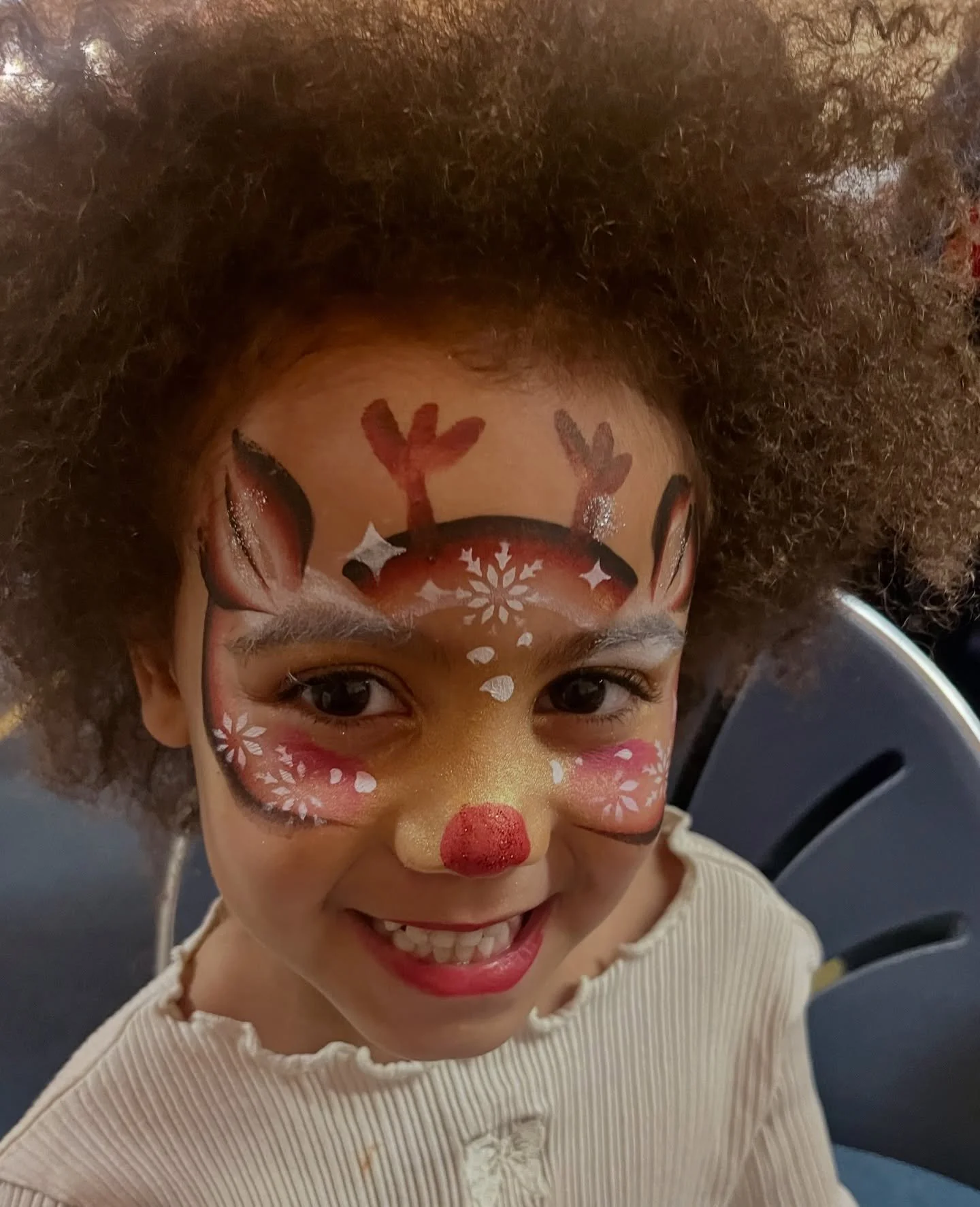 ✨ I&rsquo;ve been doing tons of glitter lately, but I&rsquo;m itching to get back to face painting!
🎄 Tomorrow I&rsquo;ll be at Remark&rsquo;s Christmas Party &mdash; can&rsquo;t wait to bring some festive magic!
🤟 Fun fact: I have British Sign Lan