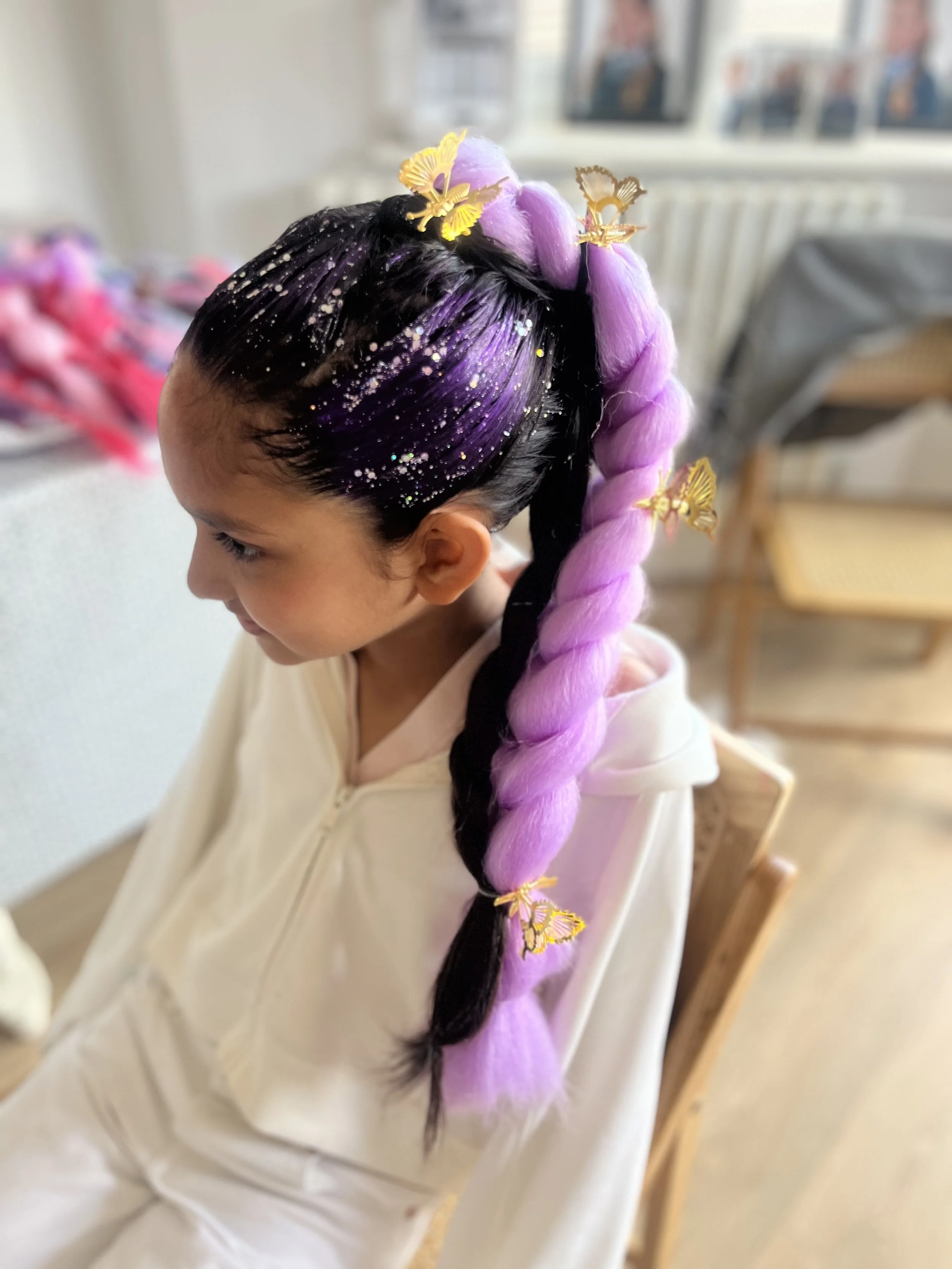 “Festive event entertainment including creative face painting and styling for seasonal celebrations in South London.”