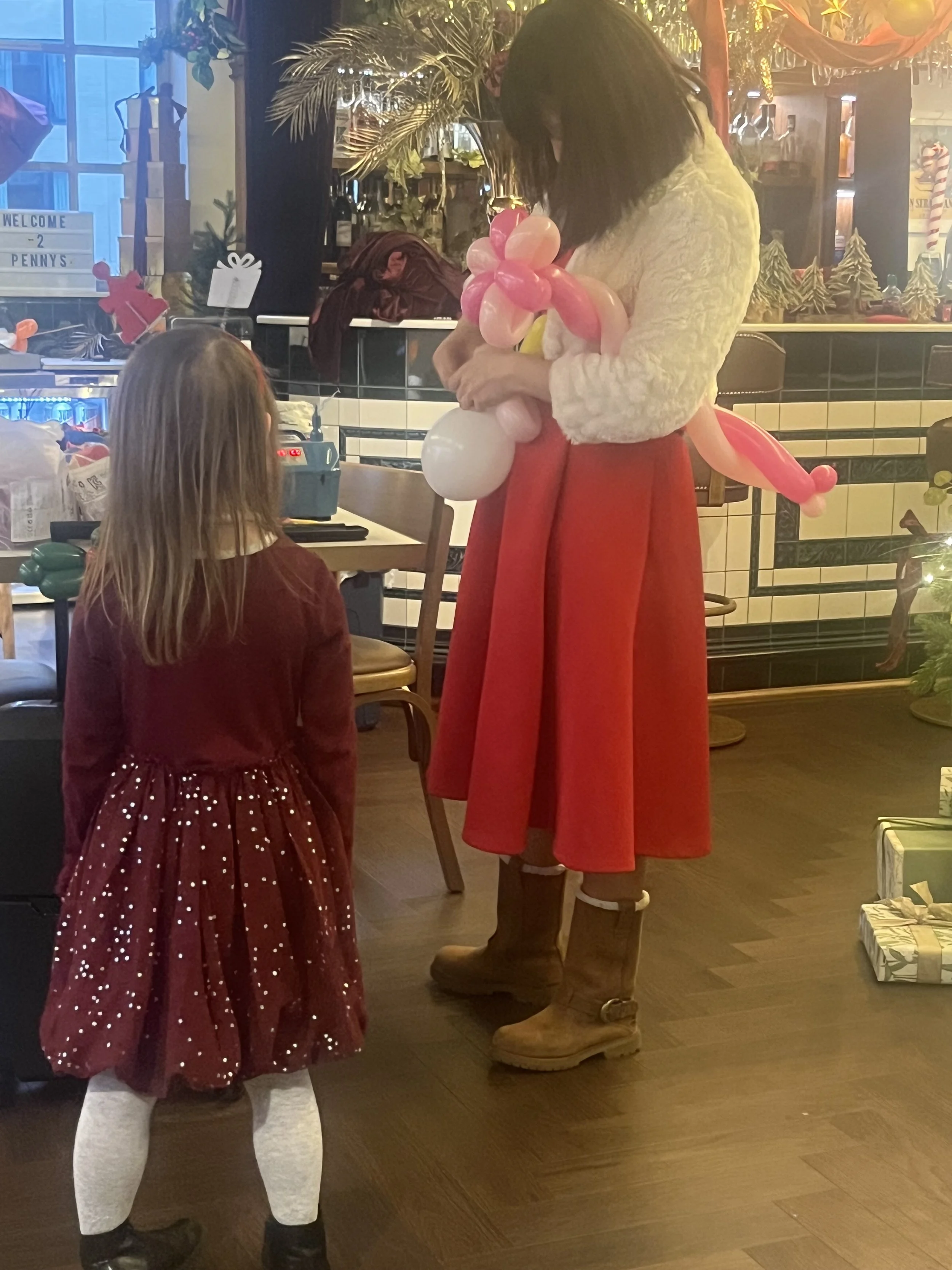 “Balloon sculptures and party entertainment in South London”