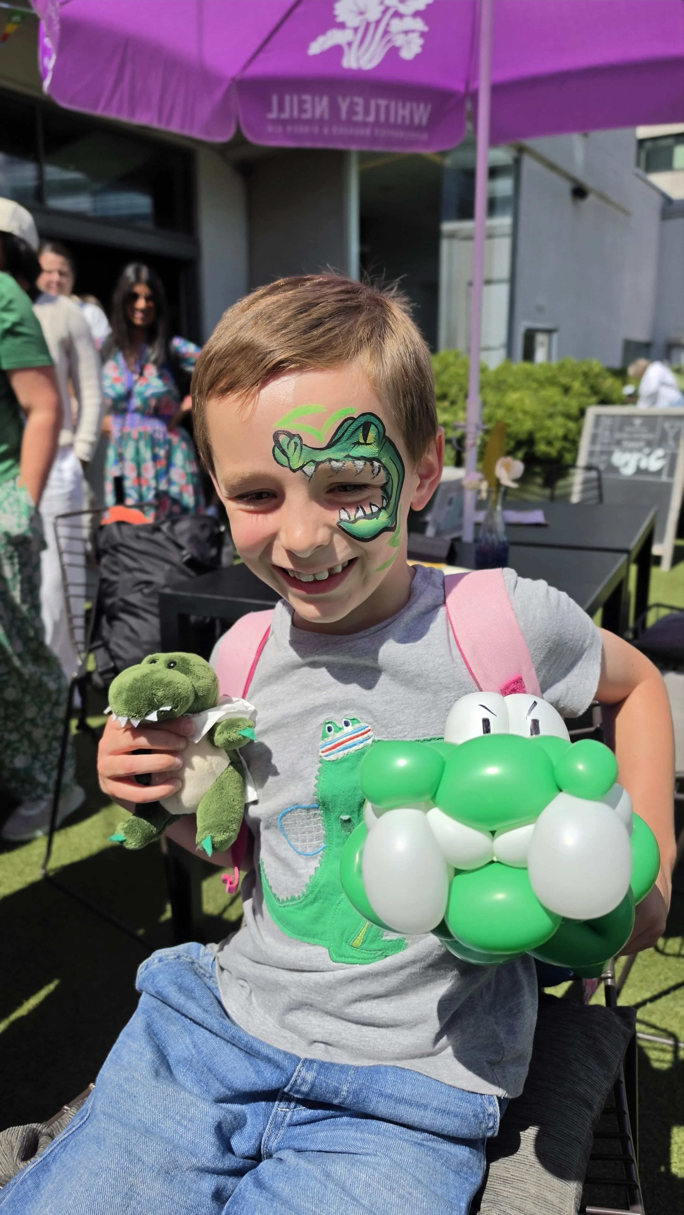 Balloon twisting entertainment for festivals, corporate events and family fun days across London