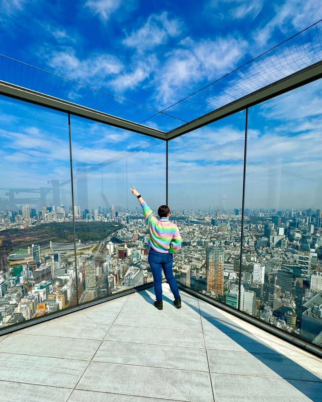 If you&rsquo;re going to visit one Tokyo lookout point, I&rsquo;d recommend getting an early ticket to @shibuya_sky! ⭐️

This was one of the first stops on our Tokyo trip, and it was the perfect way to get a view of the city. 🏙️

You can go at night