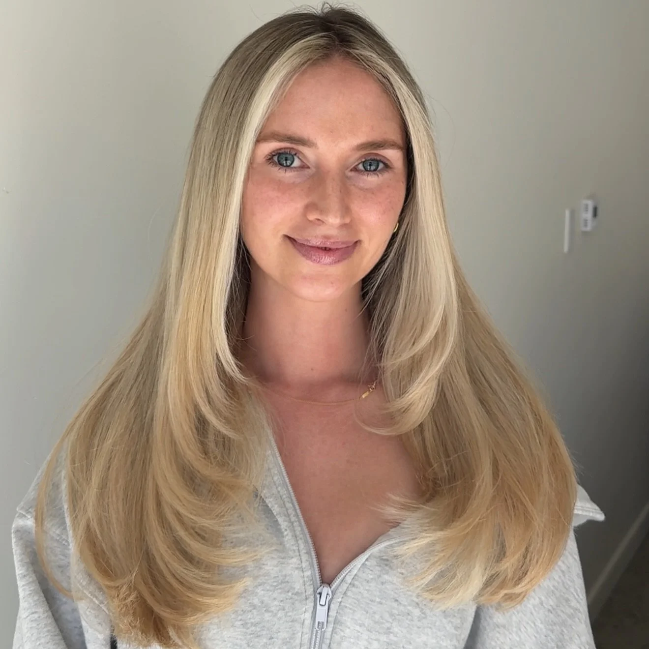 Natalie came in about 3.5 months after her last appointment, ready to feel fresh again for Coachella 🎶

Her blonde still looked good, but she wanted that extra brightness and glow you just can&rsquo;t get from grown-out color.

So instead of a tradi