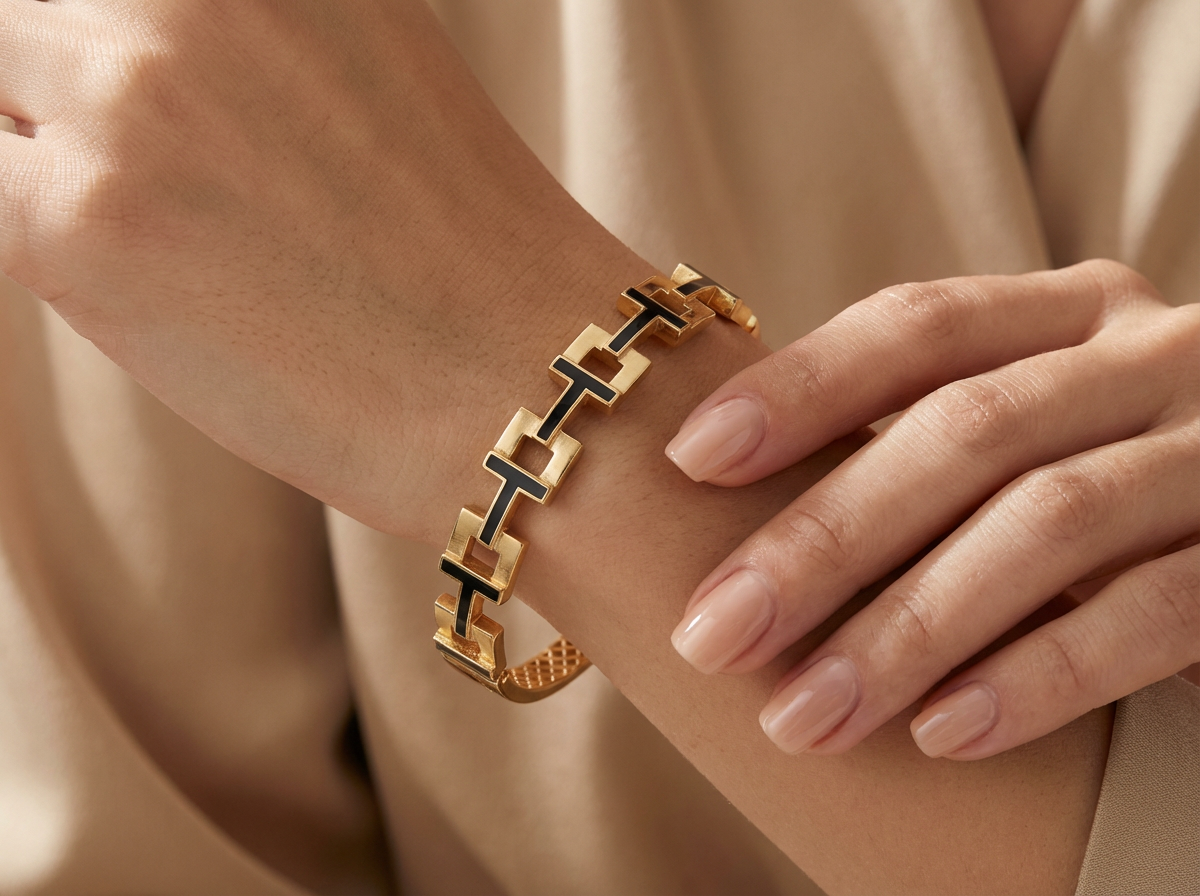 18K Yellow Gold Black Enamel Bangle (9.78g)