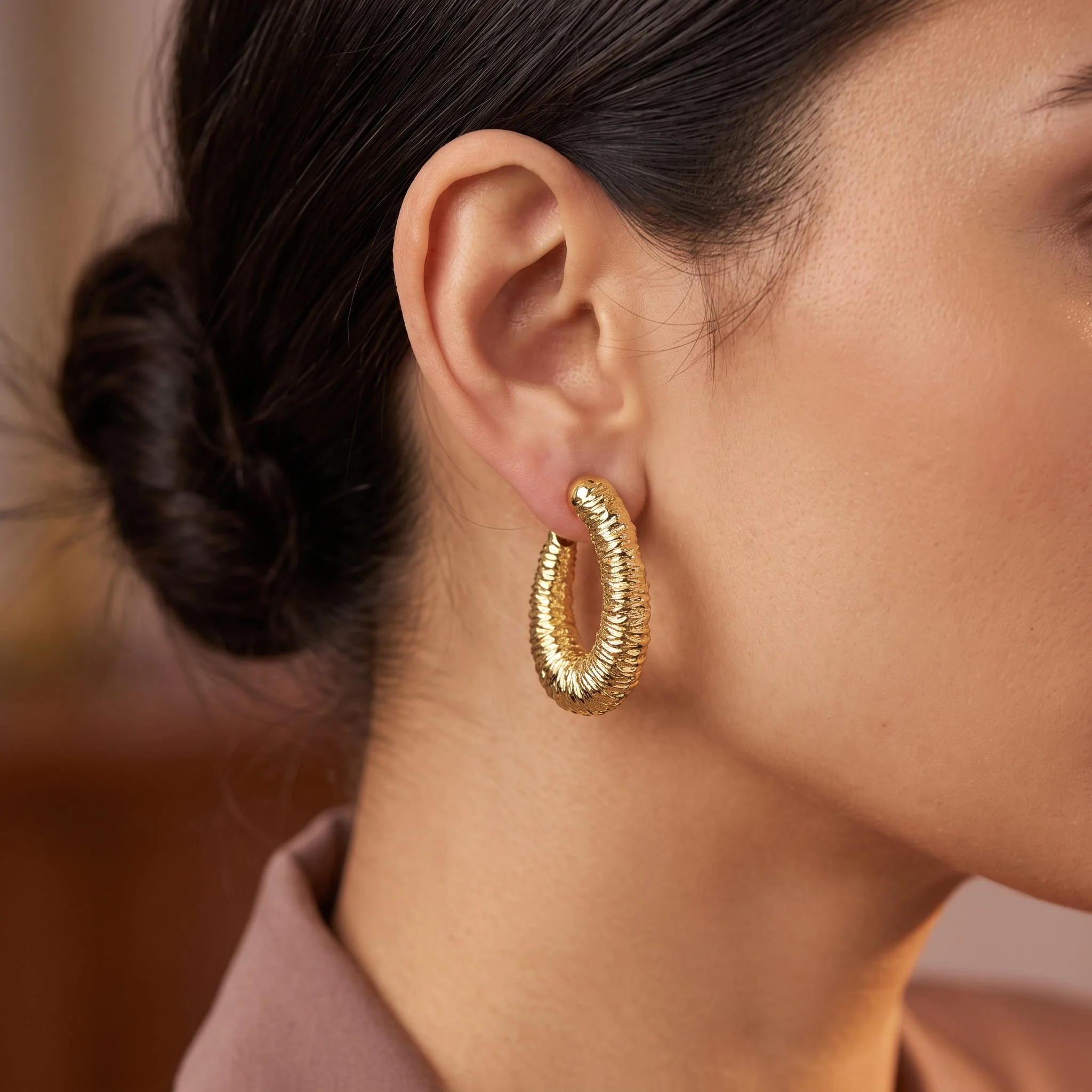 Firefly_Gemini Flash_Close-up profile of a woman's ear wearing an 18K yellow gold doorknocker-style drop h 485847.jpg