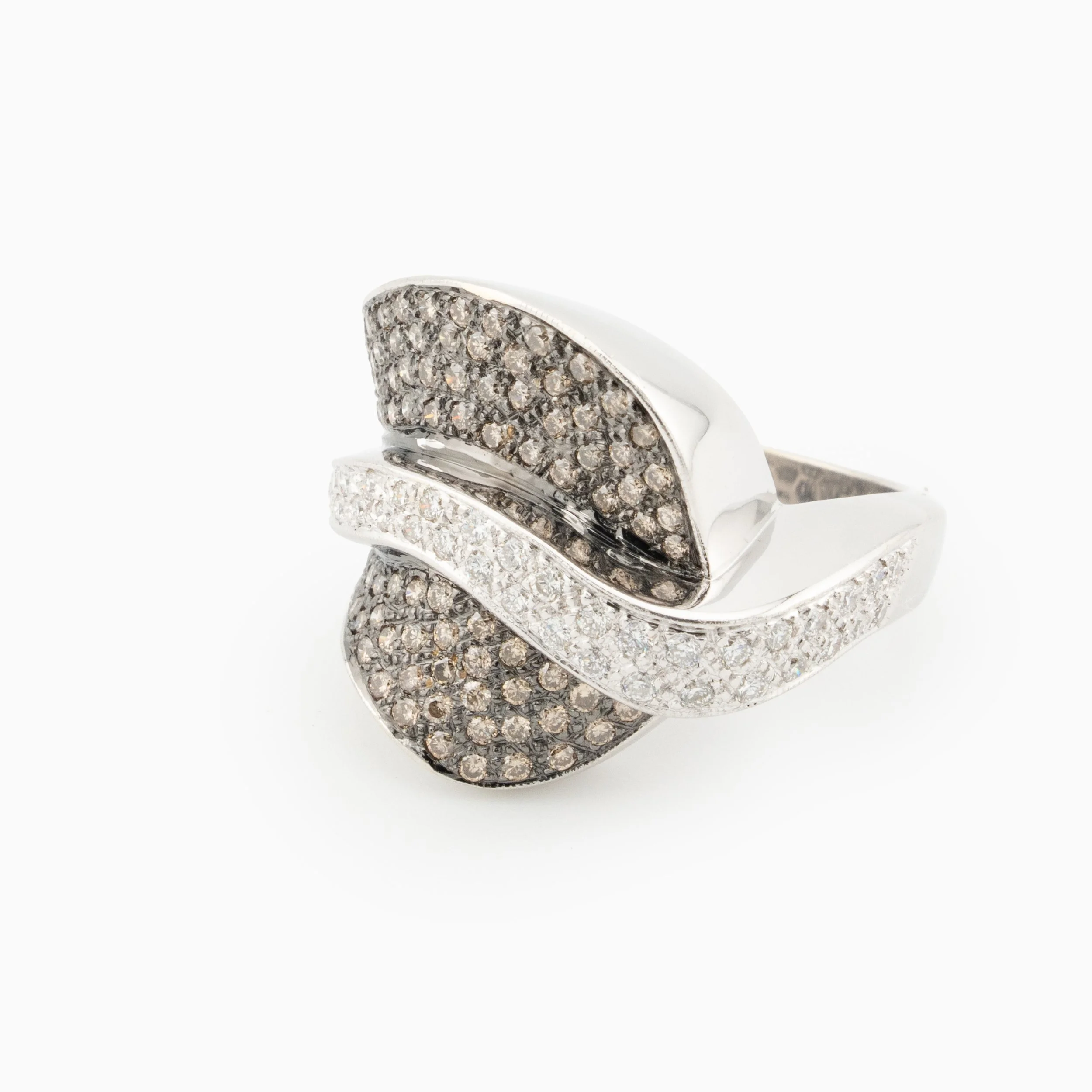 18K White Gold With White & Brown Diamond Ring (2.57ct)